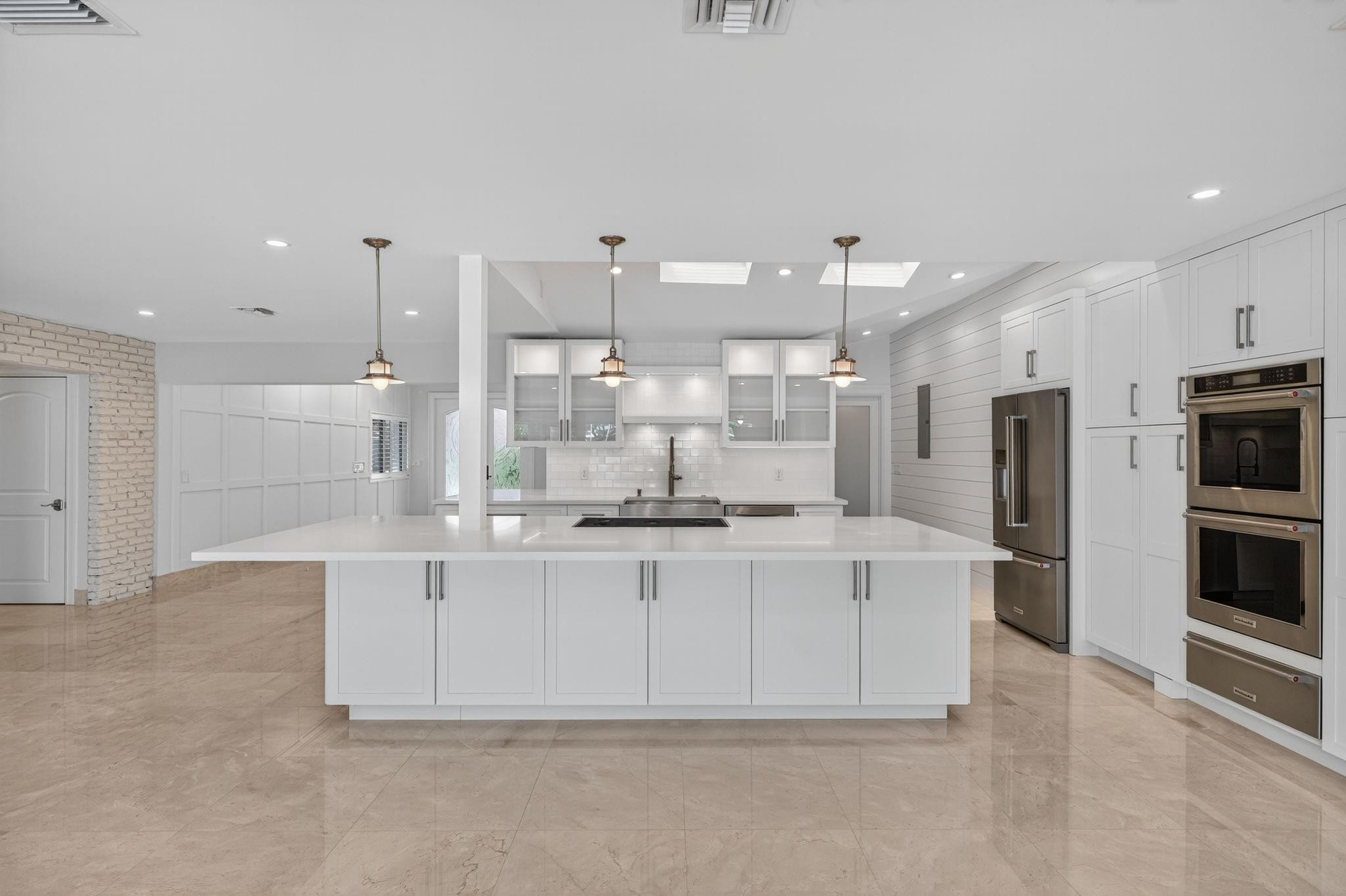 990 SE 7th Ave