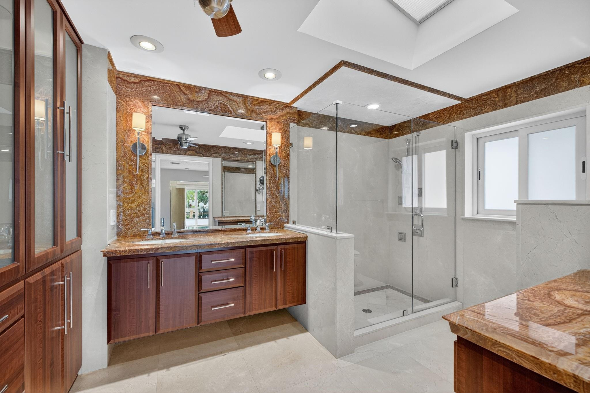 990 SE 7th Ave