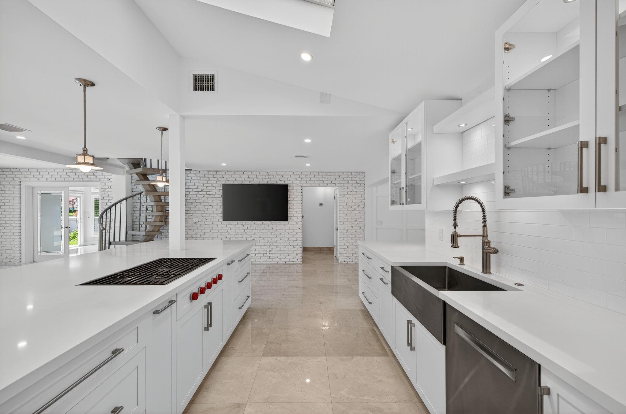 990 SE 7th Ave