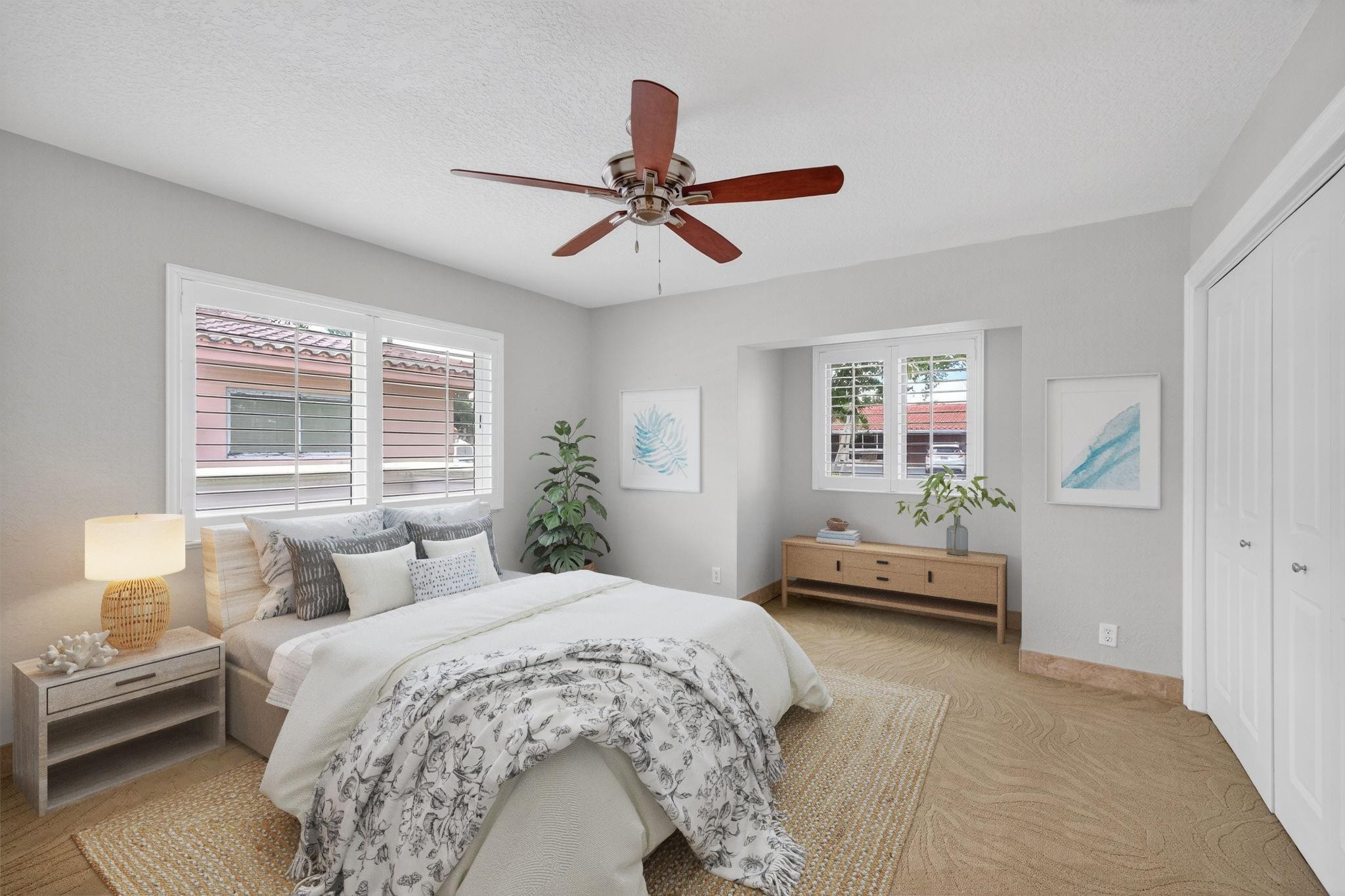 990 SE 7th Ave