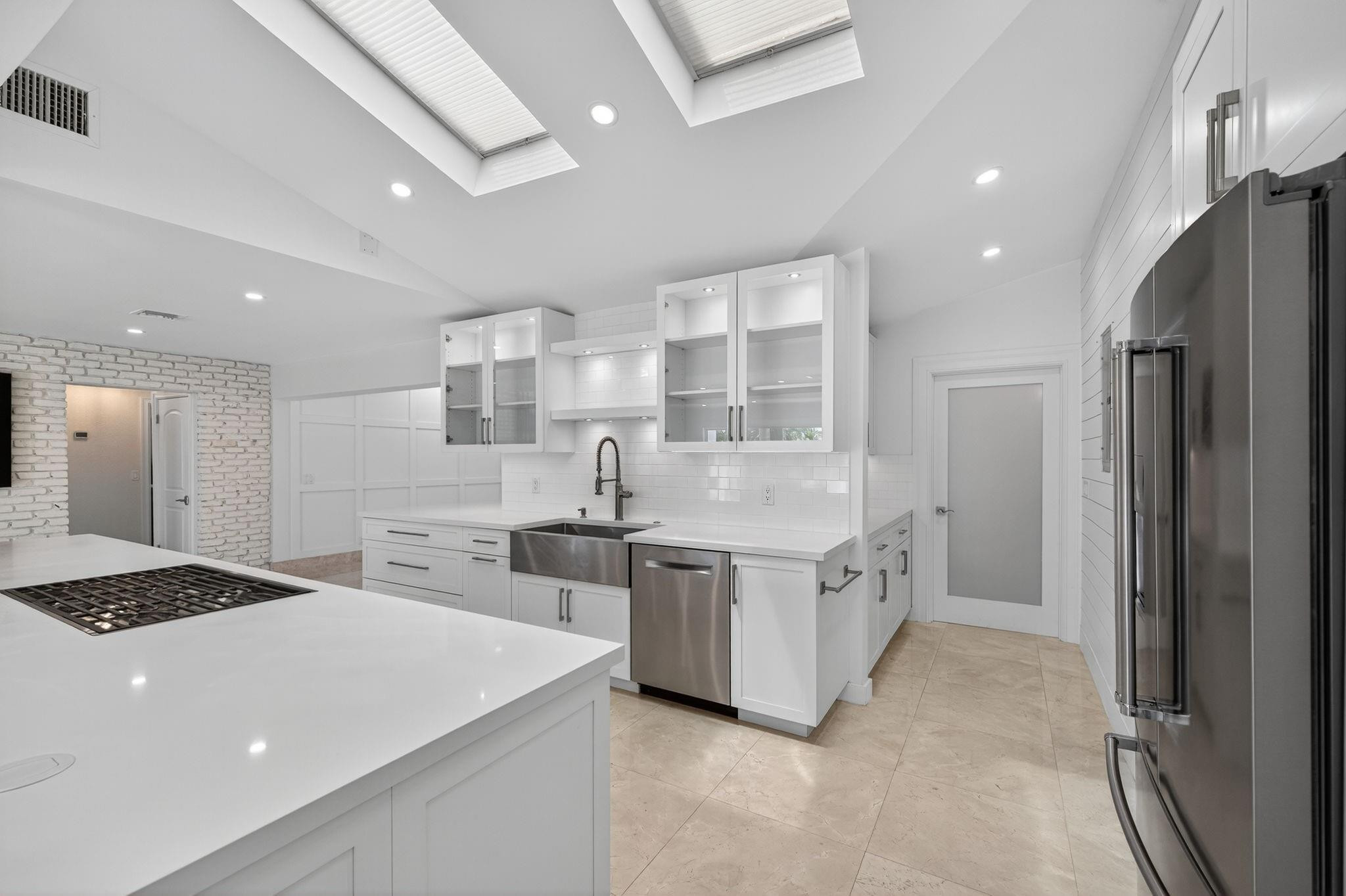 990 SE 7th Ave