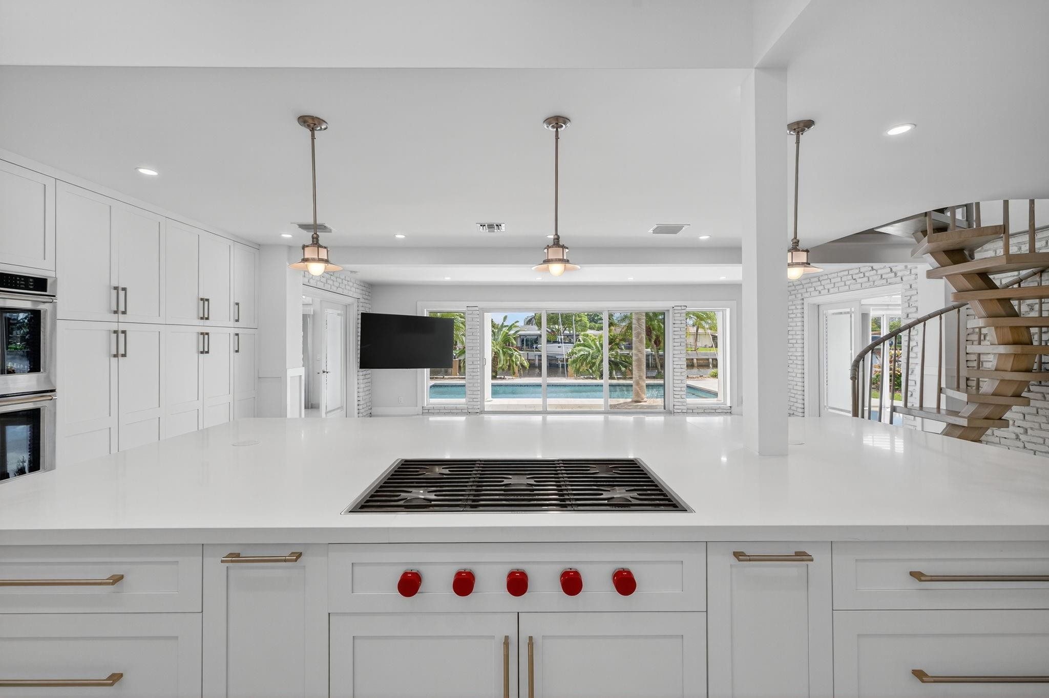 990 SE 7th Ave