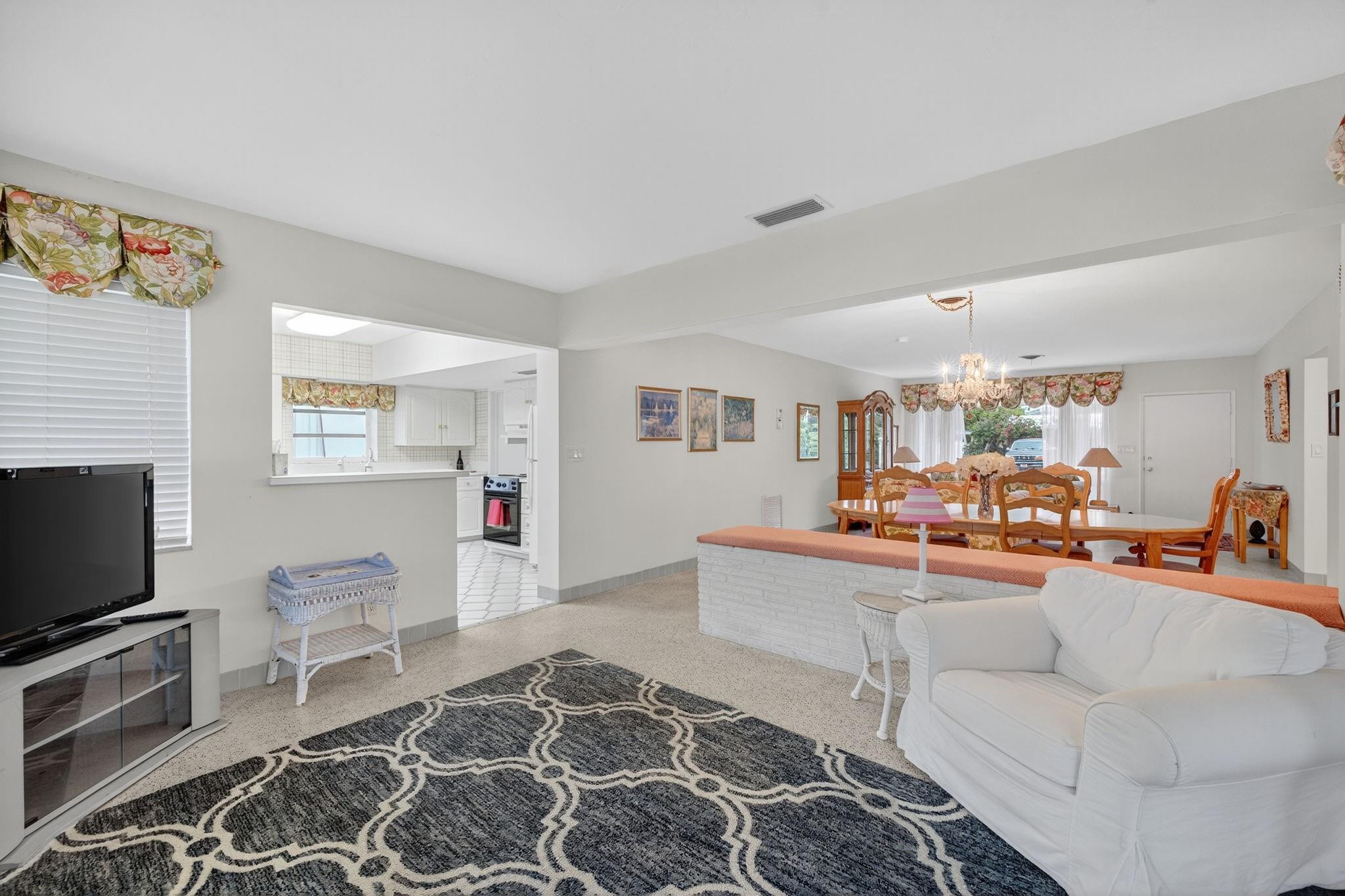 2048 Coco Palm Pl