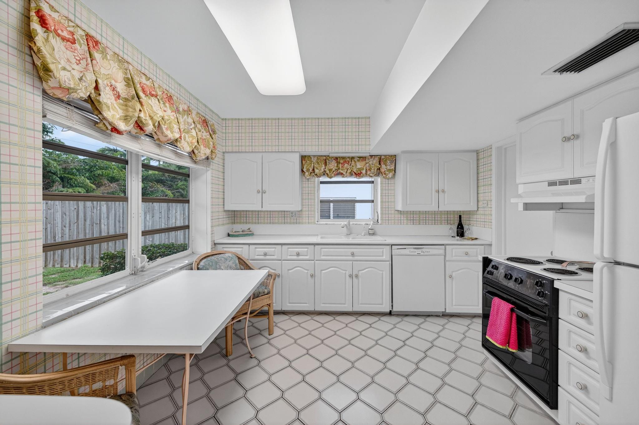 2048 Coco Palm Pl
