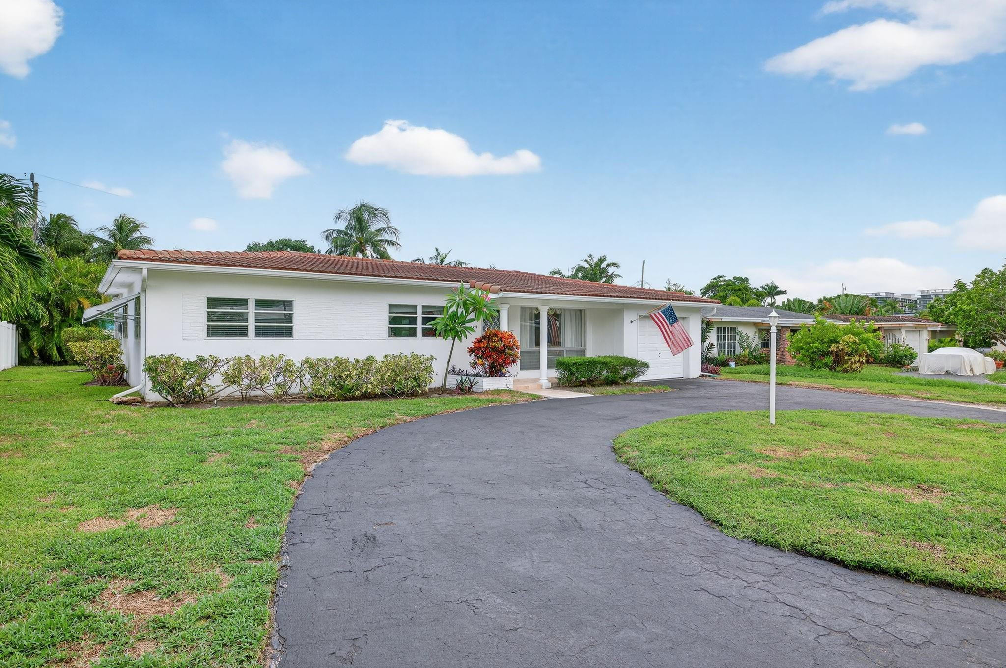 2048 Coco Palm Pl