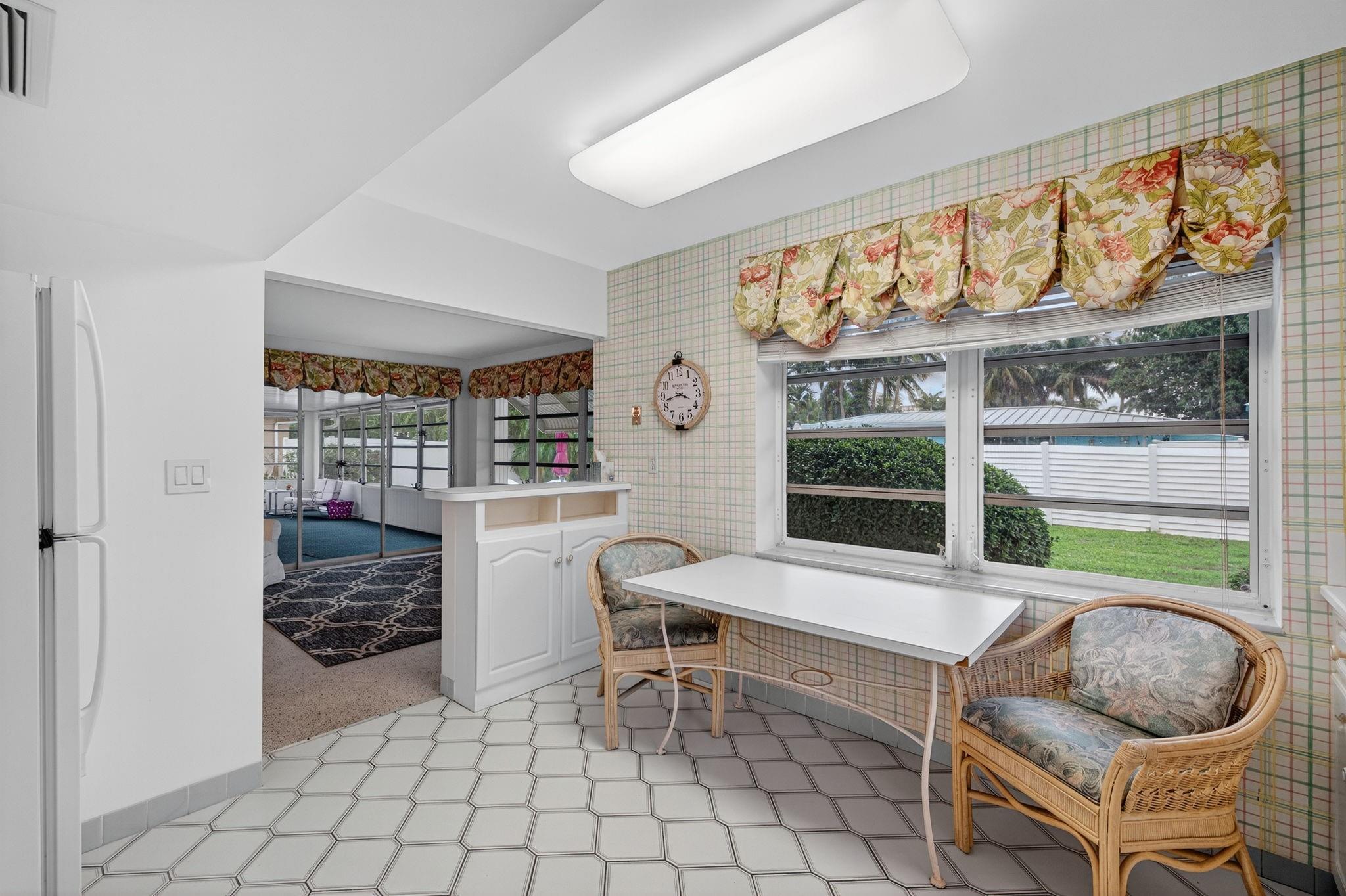 2048 Coco Palm Pl