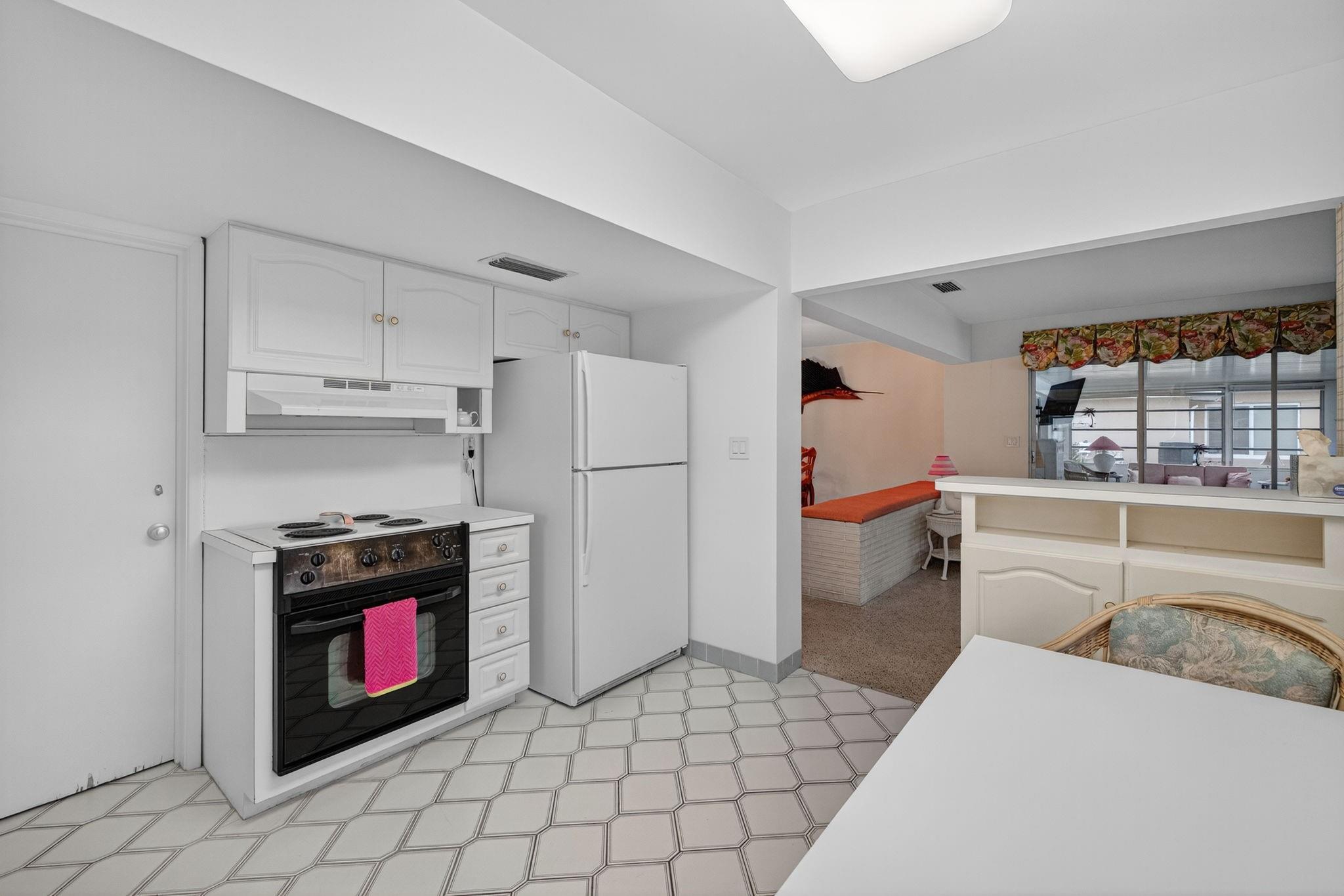 2048 Coco Palm Pl