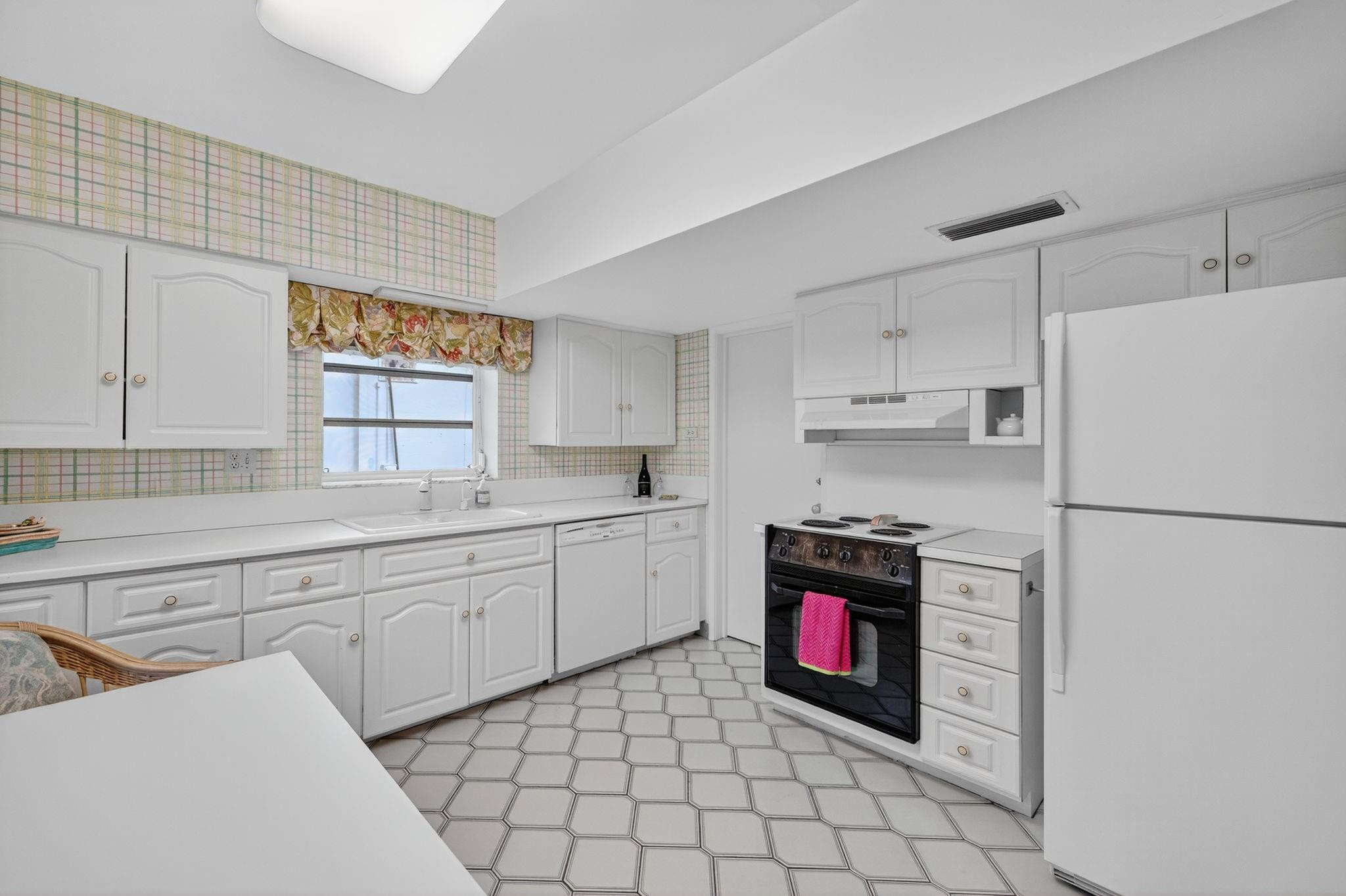 2048 Coco Palm Pl