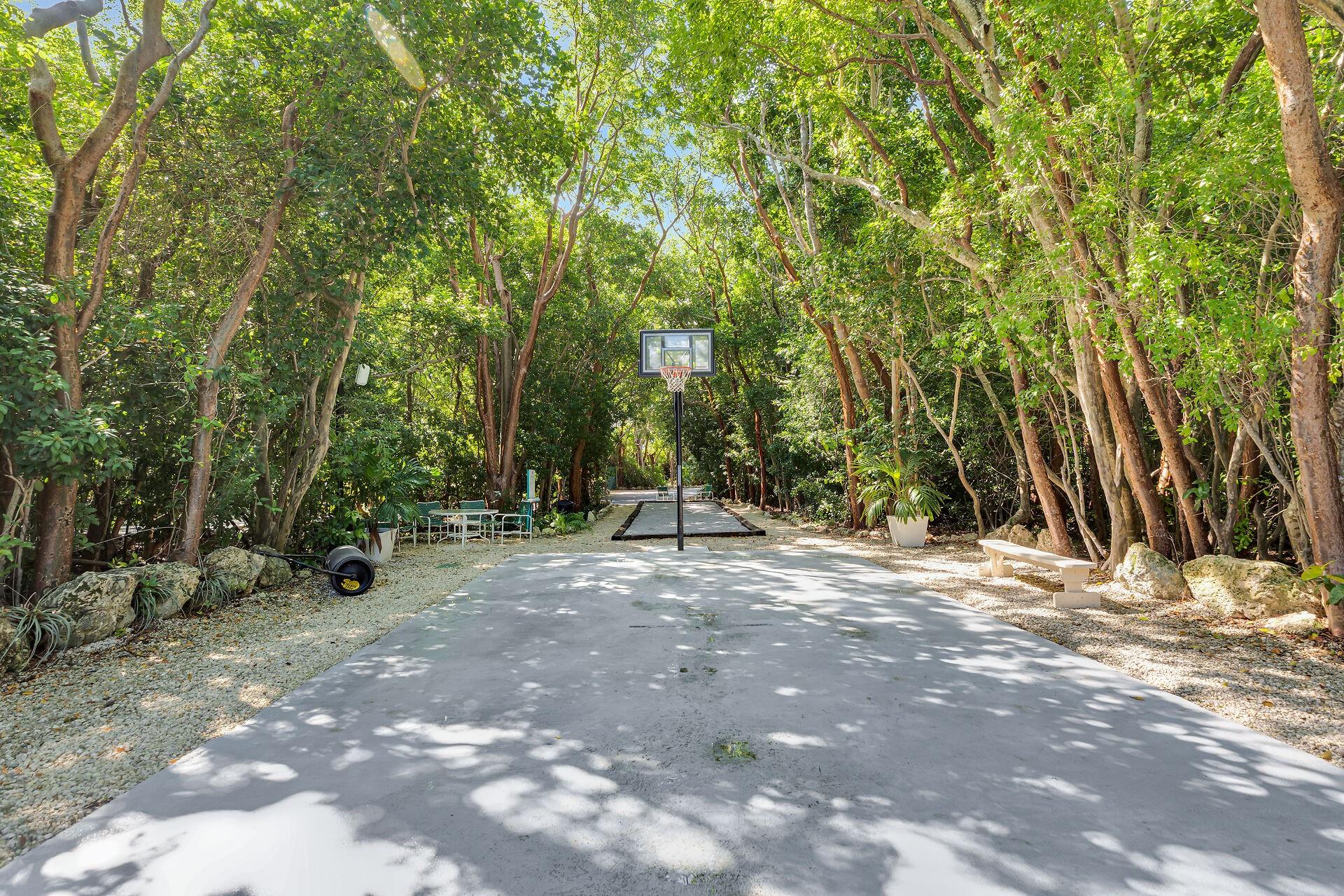 97652 Overseas Hwy M8