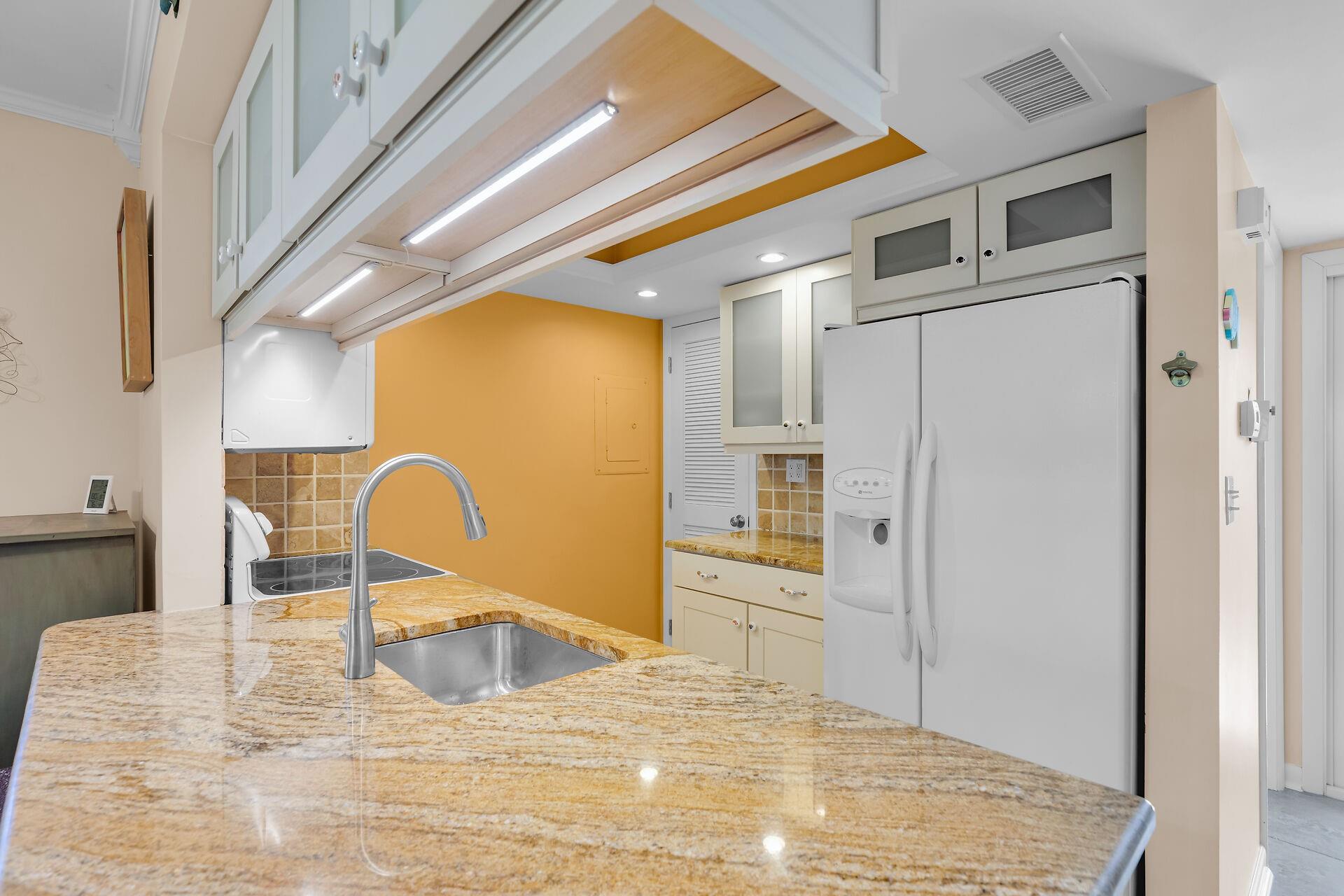 97652 Overseas Hwy M8