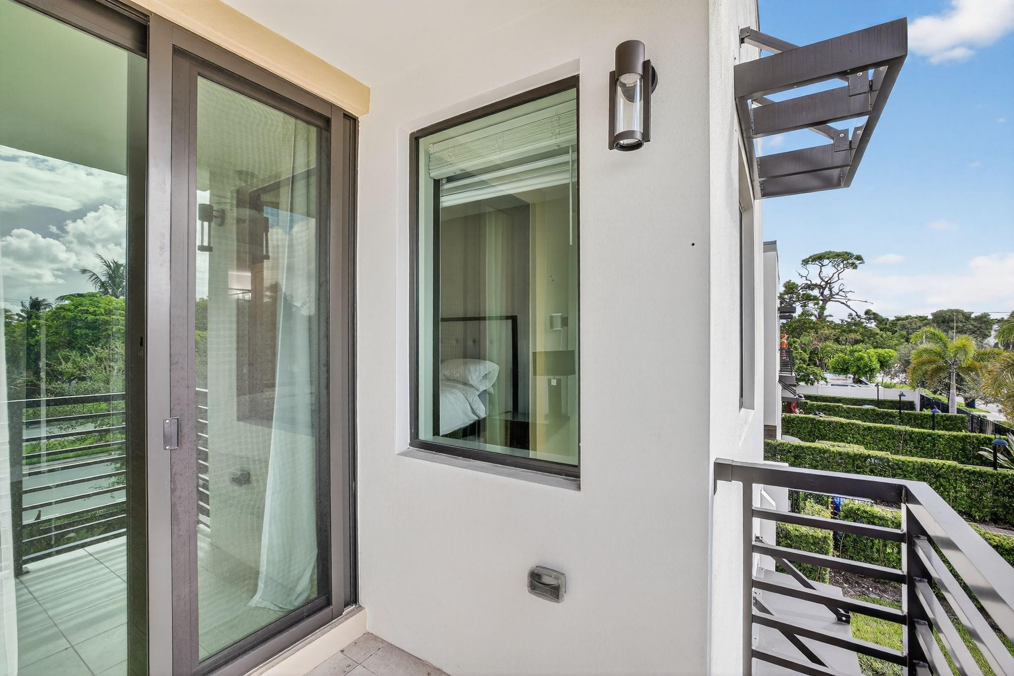 1402 SW 4th Ave 1402