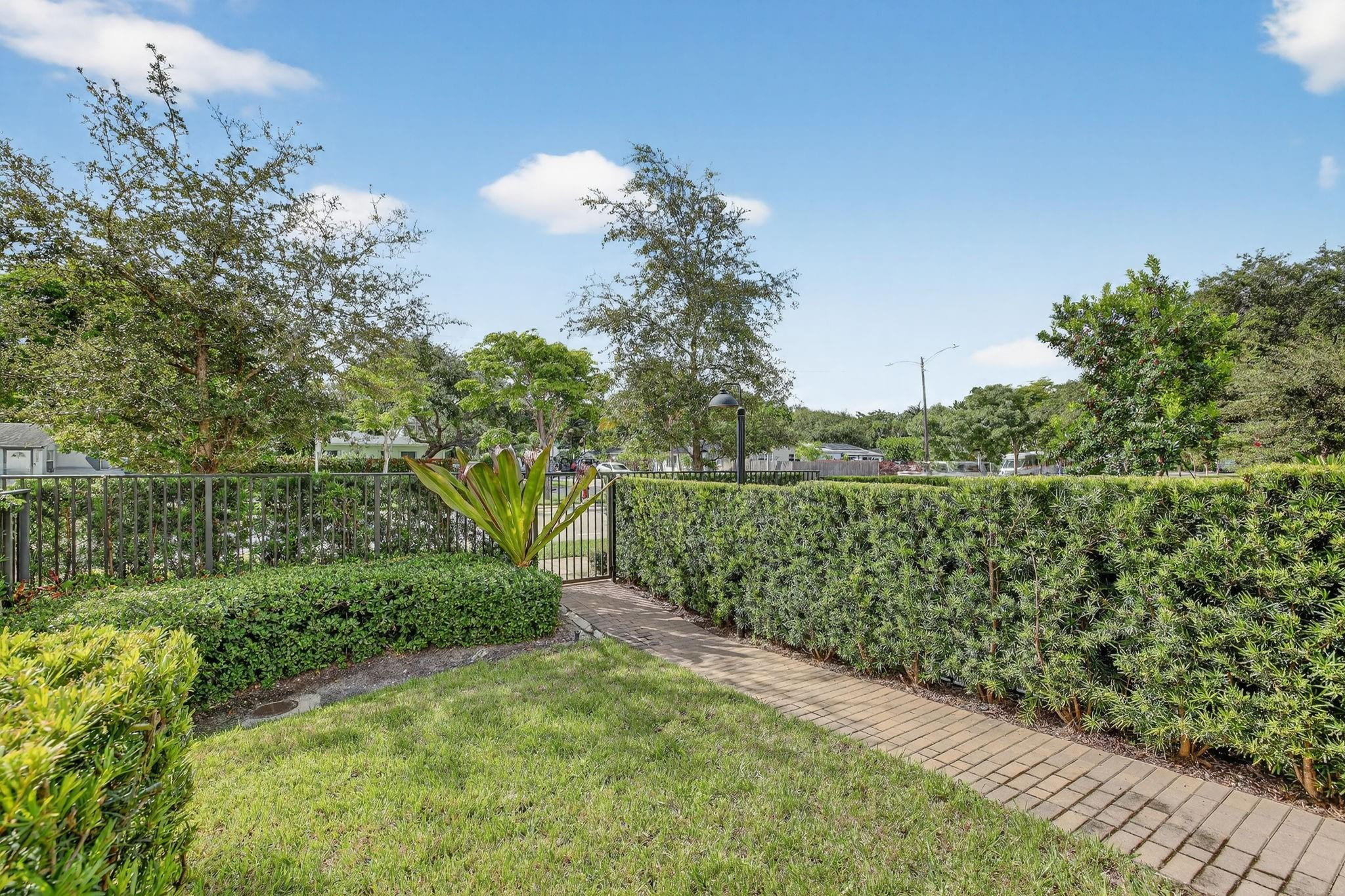 1402 SW 4th Ave 1402