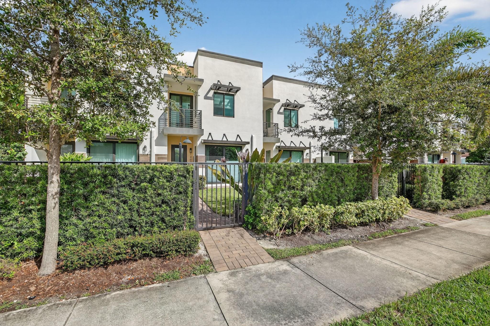 1402 SW 4th Ave 1402