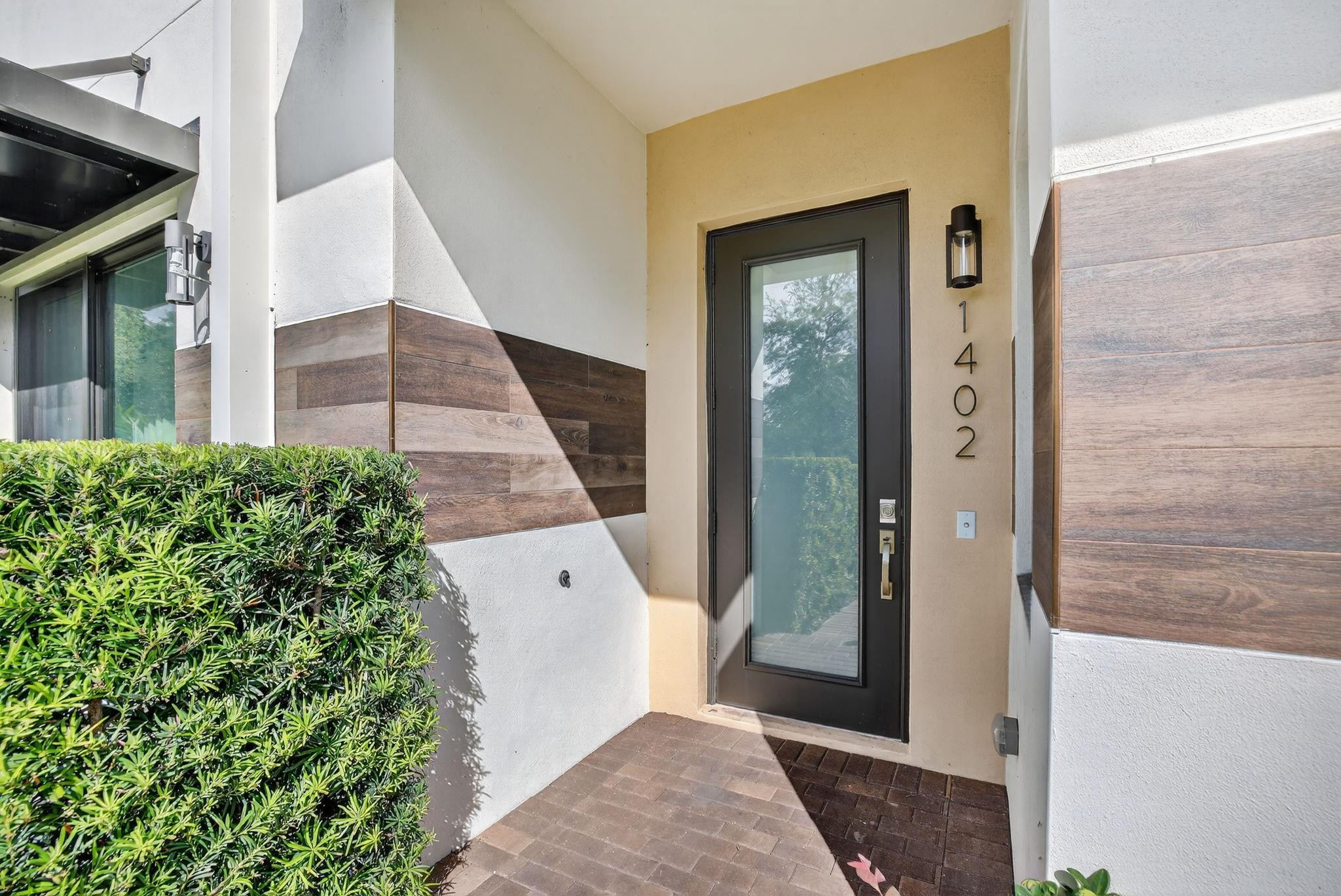 1402 SW 4th Ave 1402