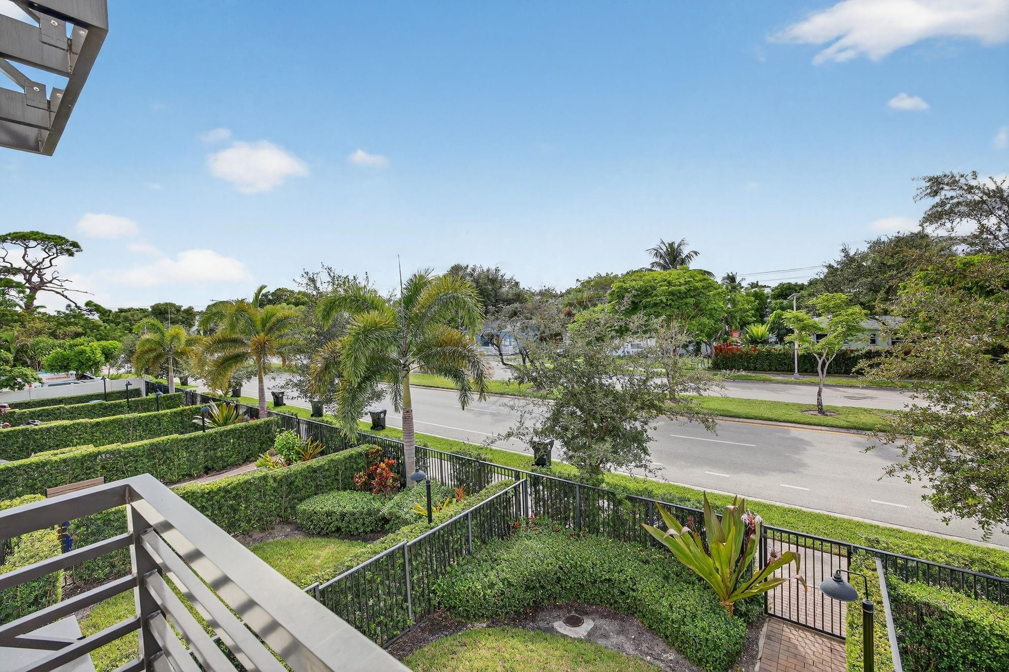 1402 SW 4th Ave 1402