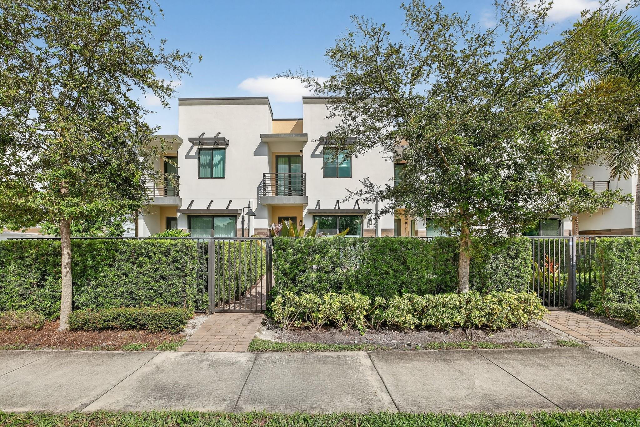 1402 SW 4th Ave 1402