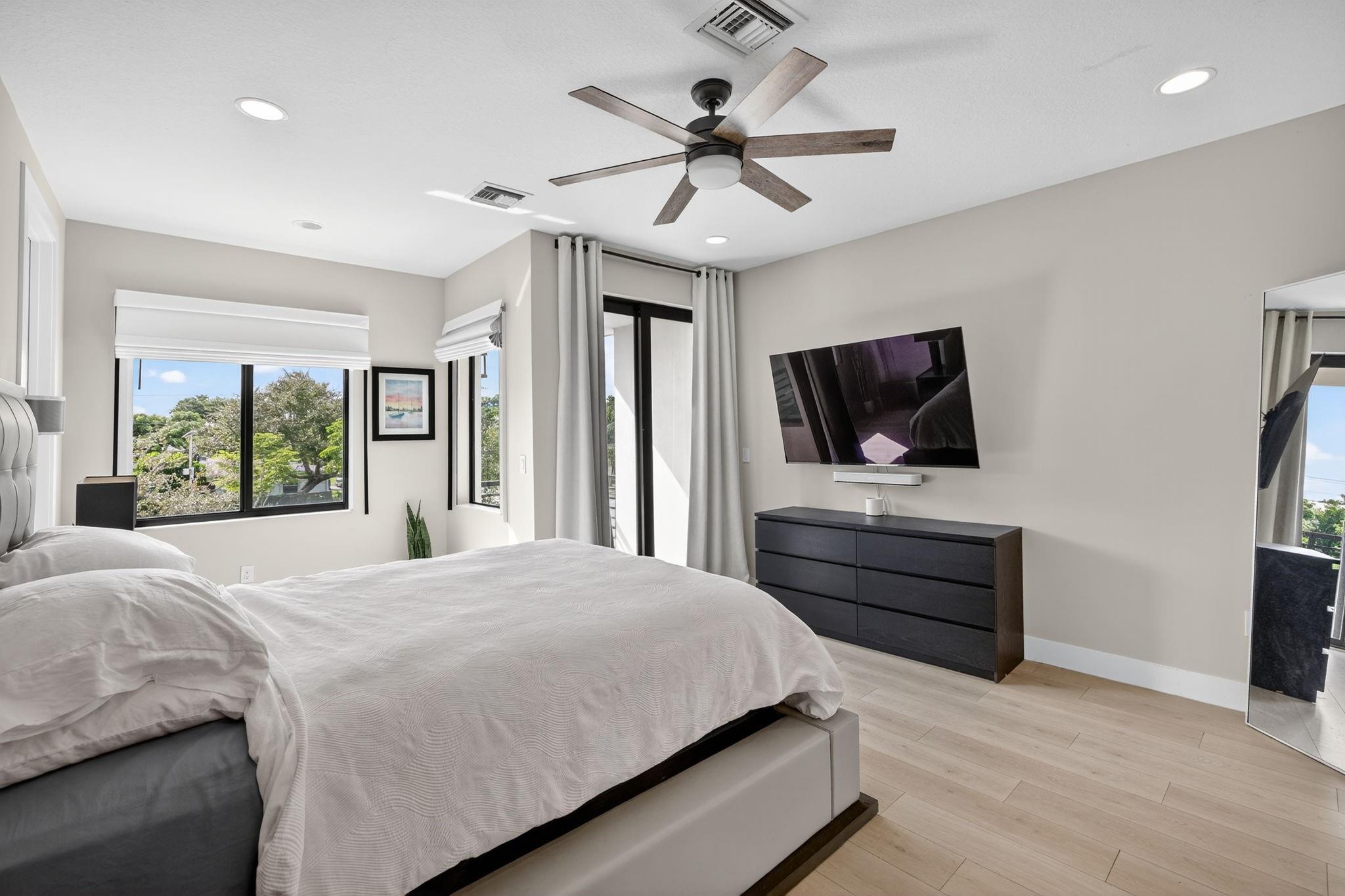 1402 SW 4th Ave 1402