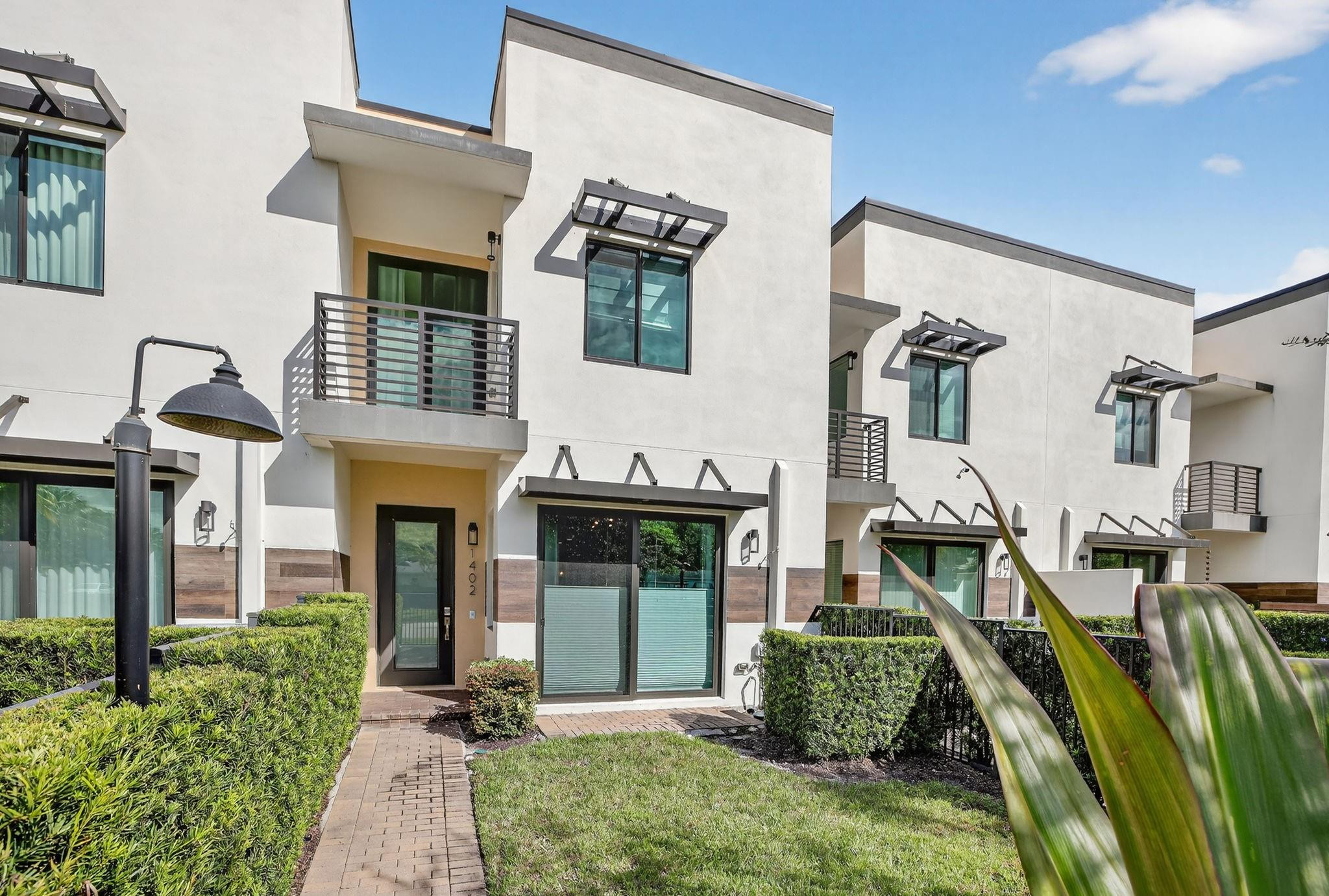 1402 SW 4th Ave 1402