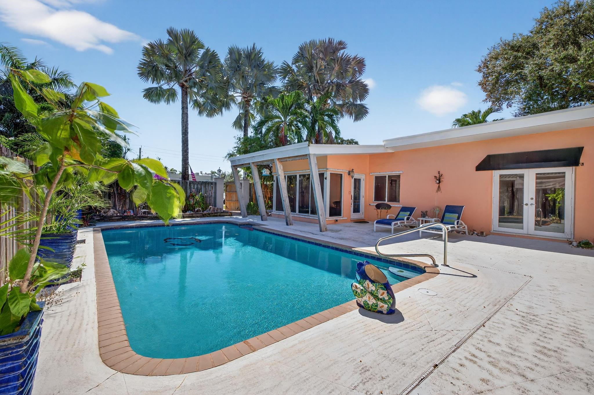255 Neptune Ave