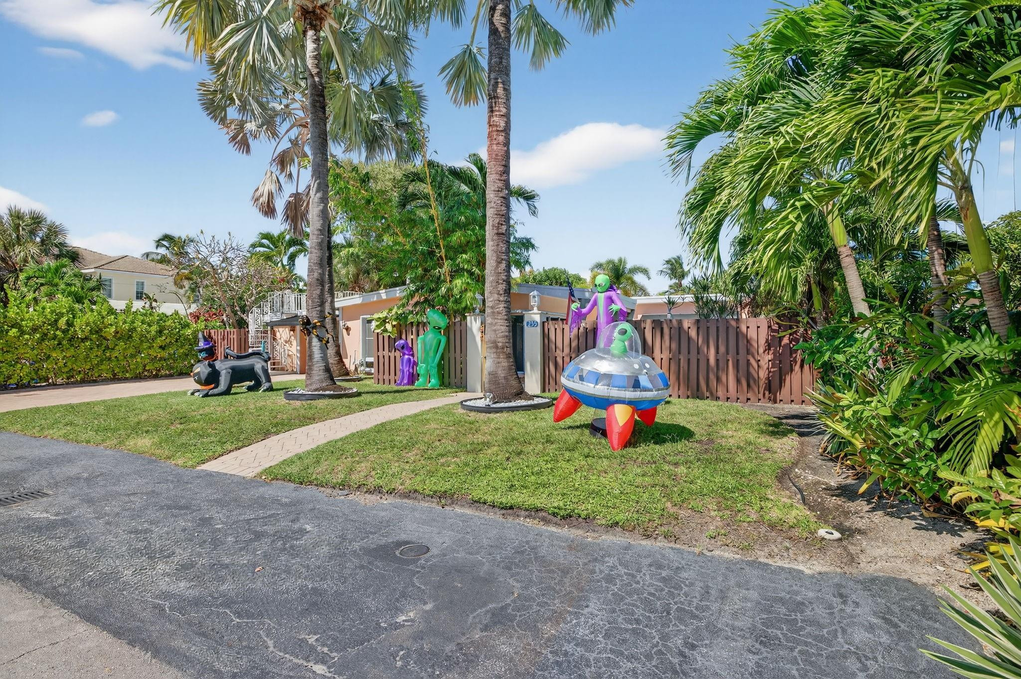 255 Neptune Ave