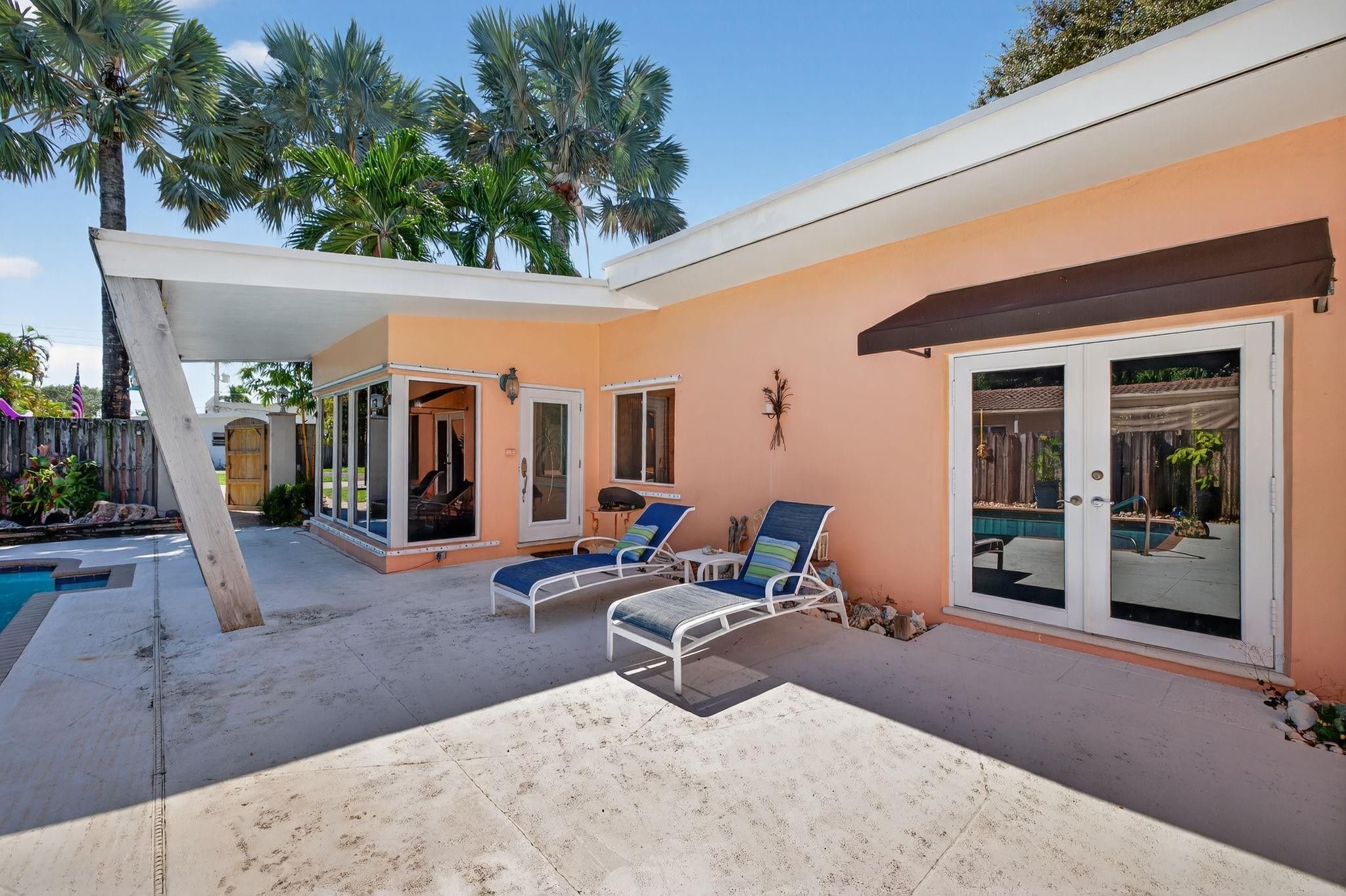 255 Neptune Ave
