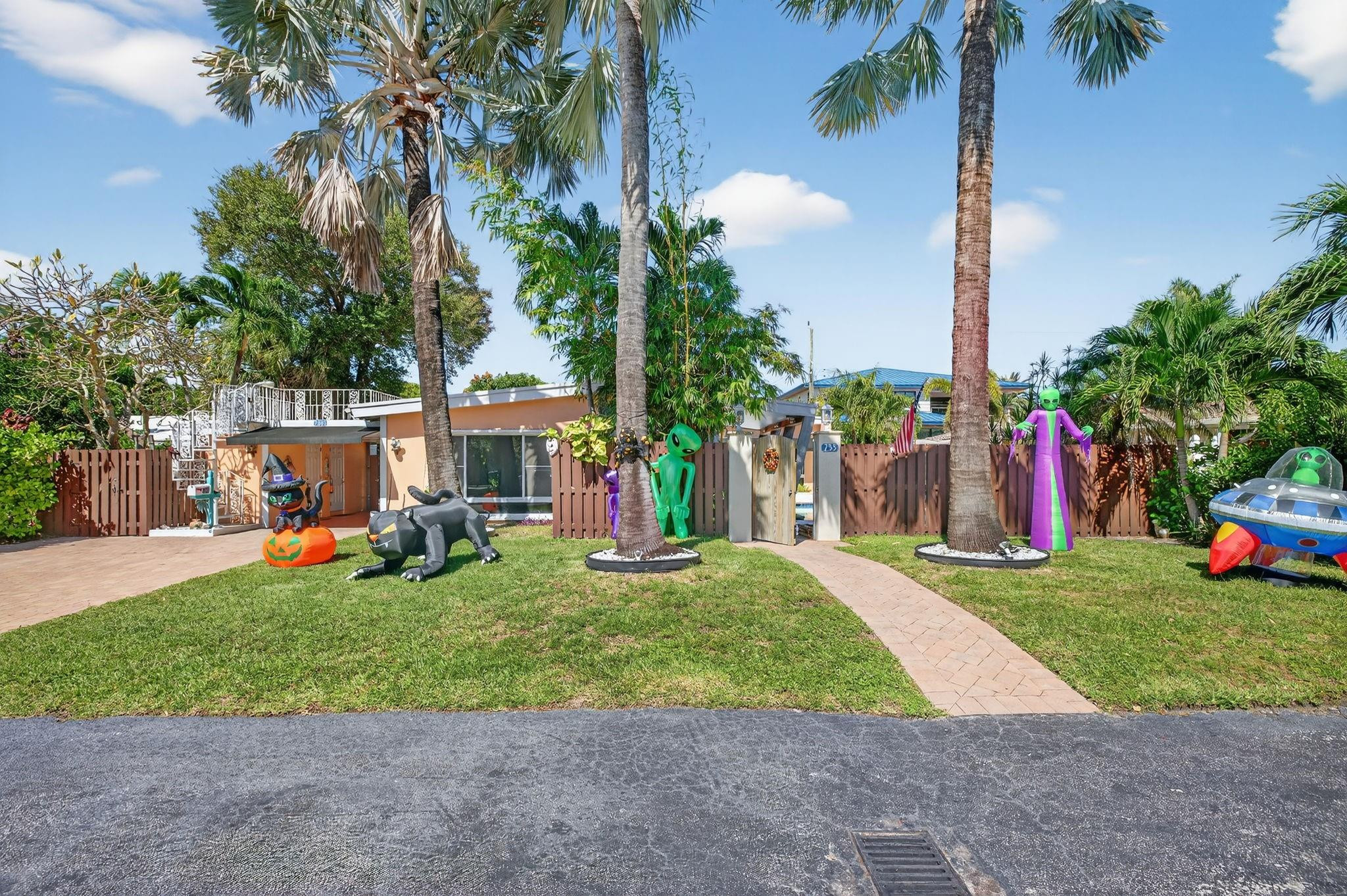 255 Neptune Ave