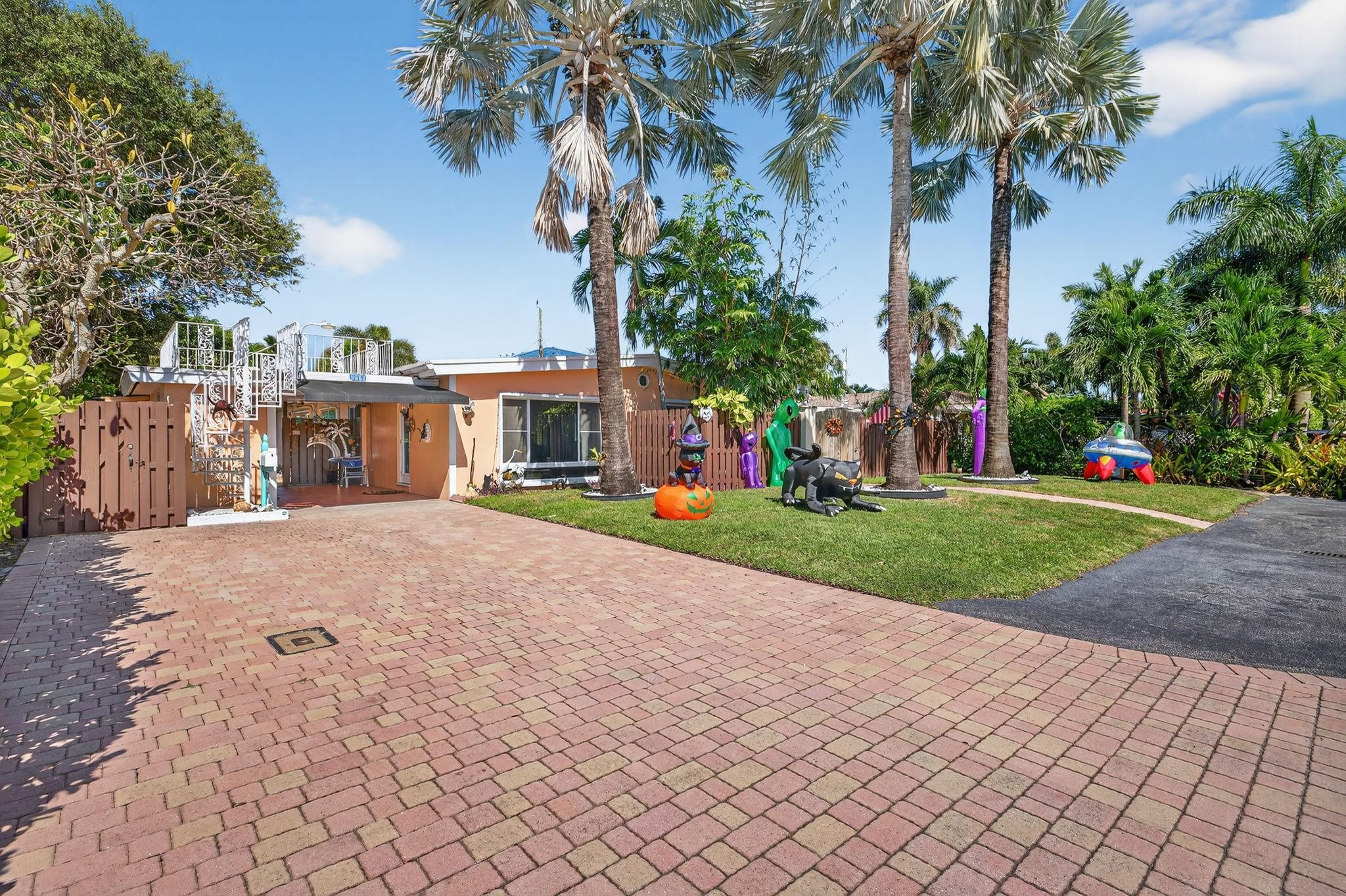 255 Neptune Ave