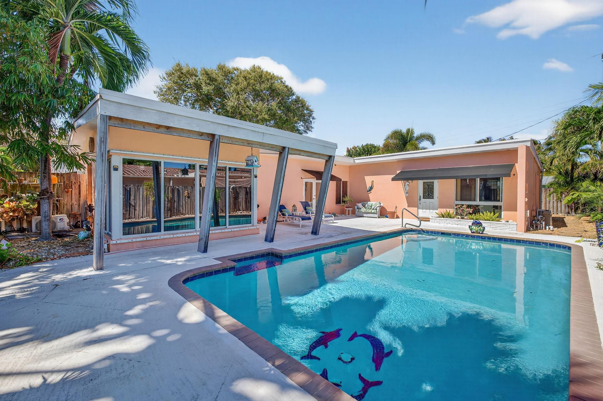 255 Neptune Ave