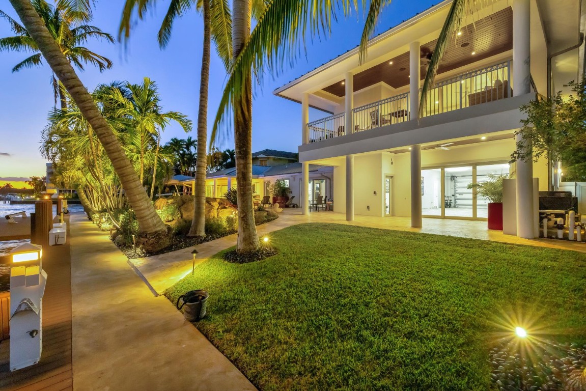 288 S Tradewinds Ave