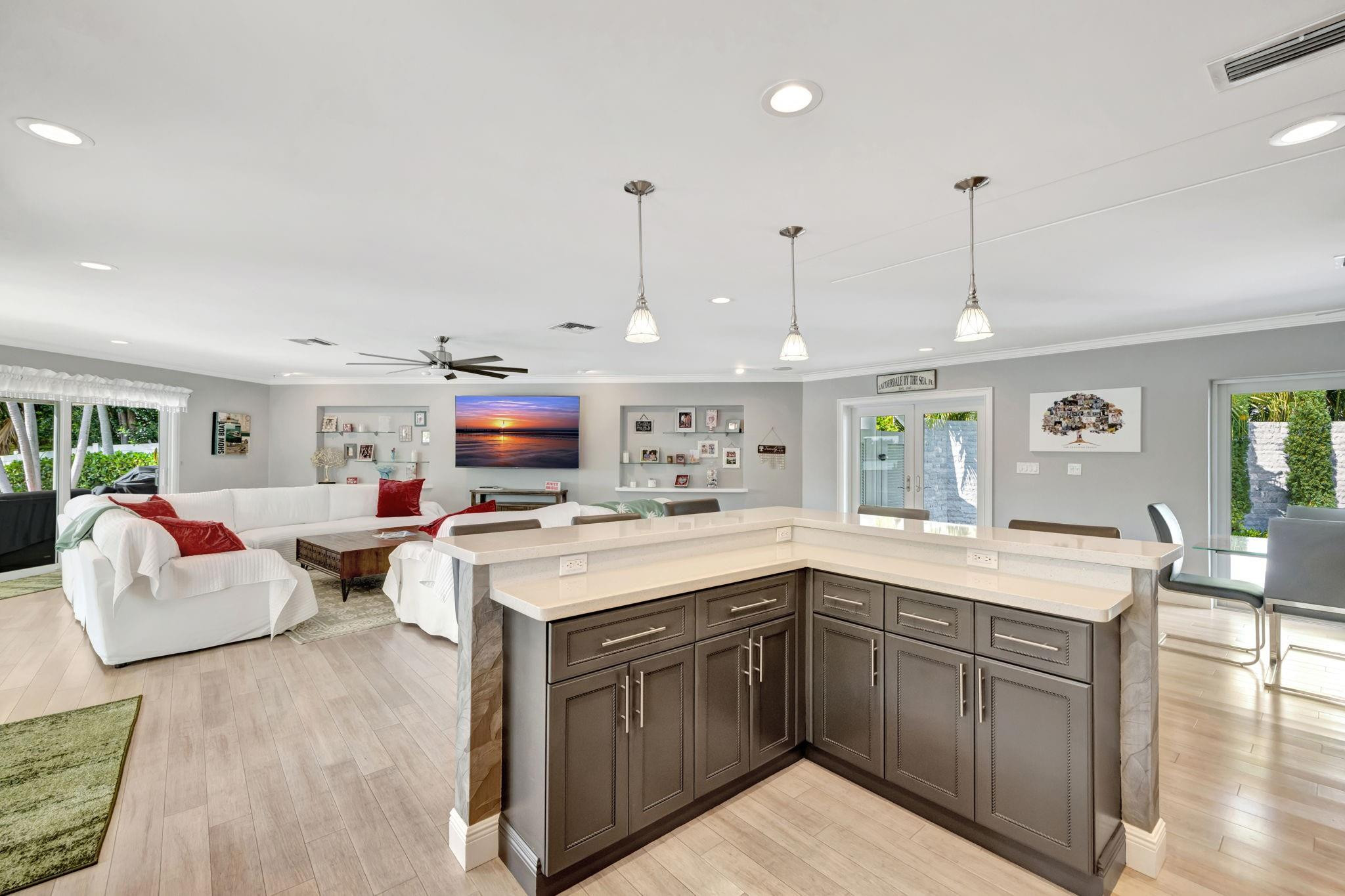 288 S Tradewinds Ave