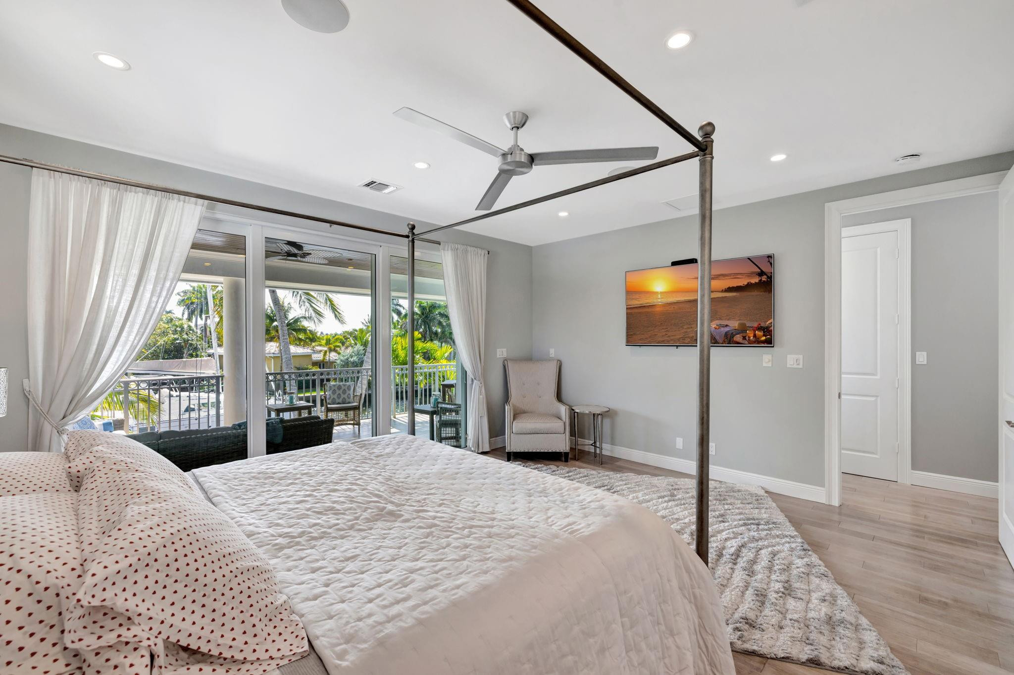 288 S Tradewinds Ave