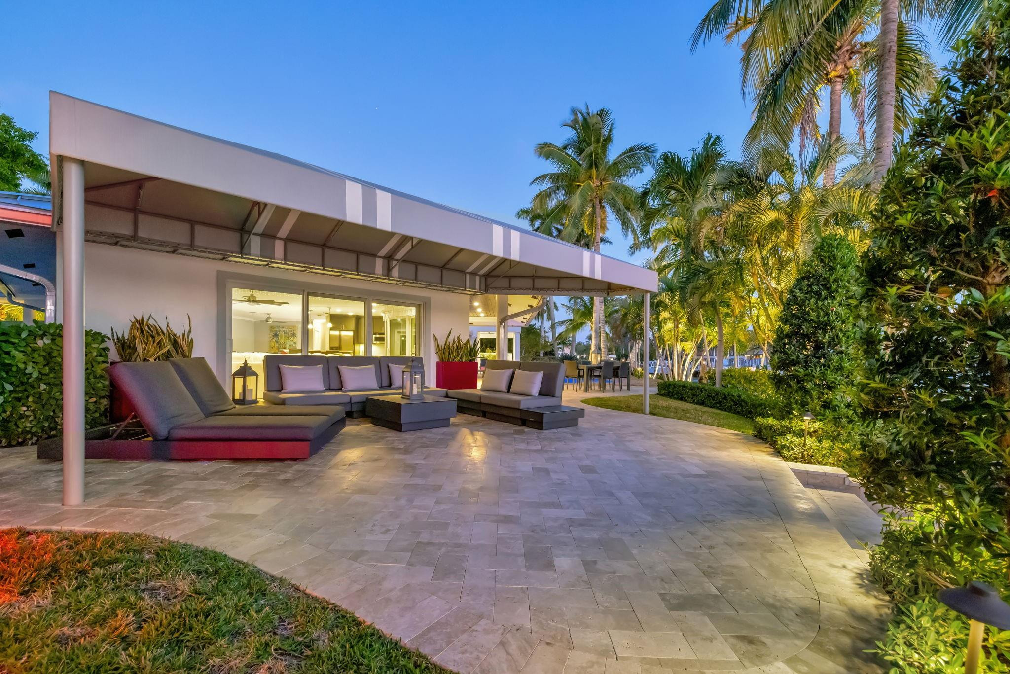 288 S Tradewinds Ave