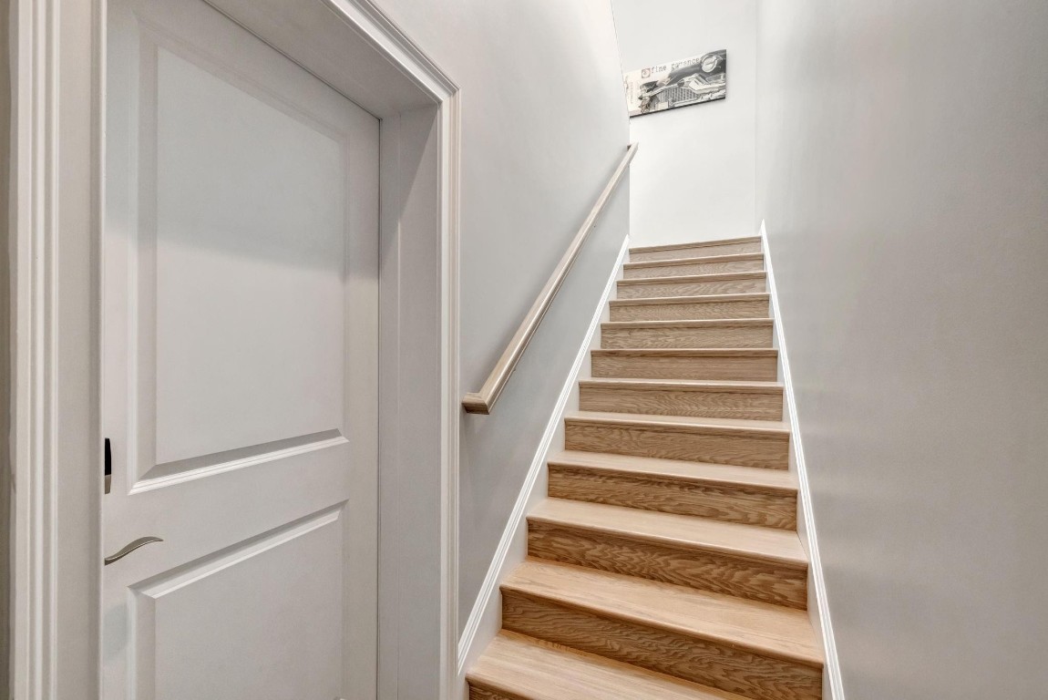 288 S Tradewinds Ave