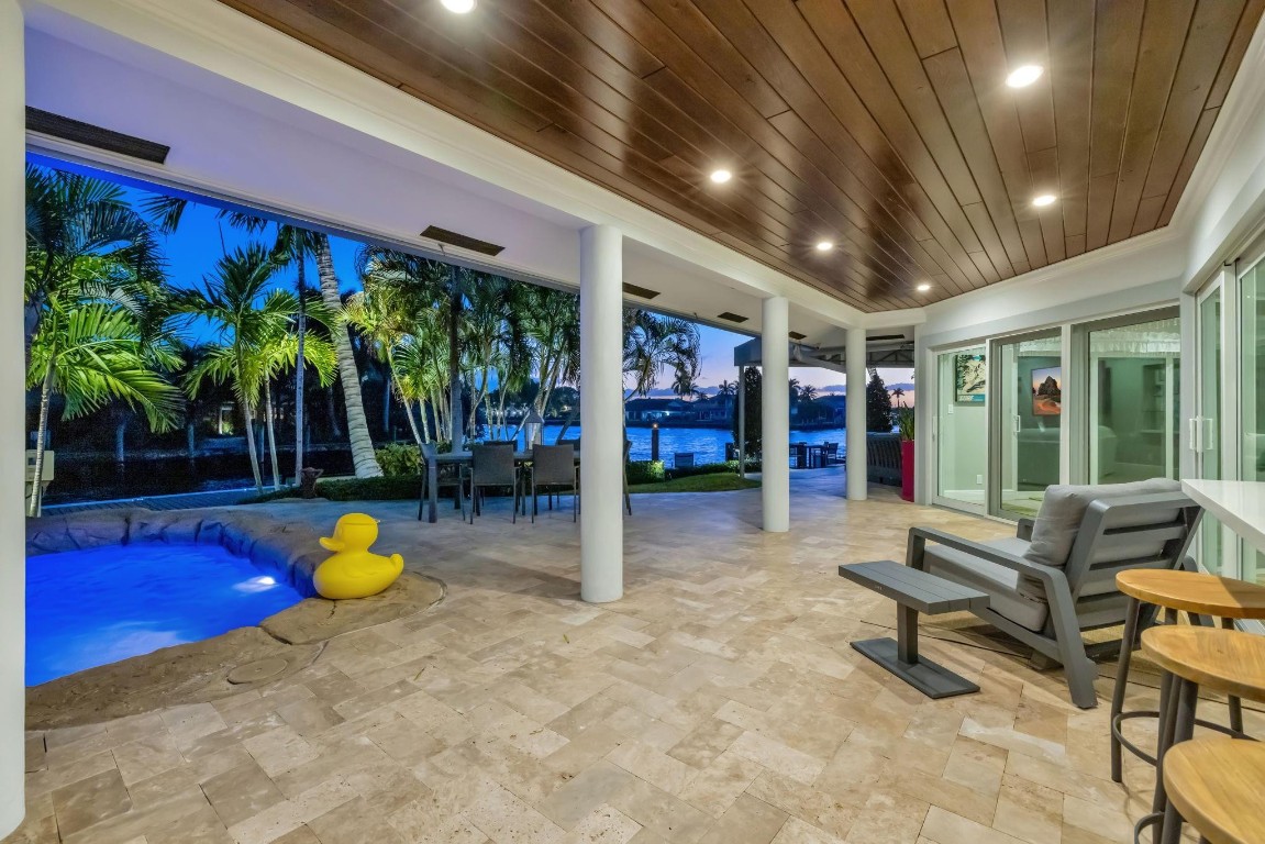 288 S Tradewinds Ave