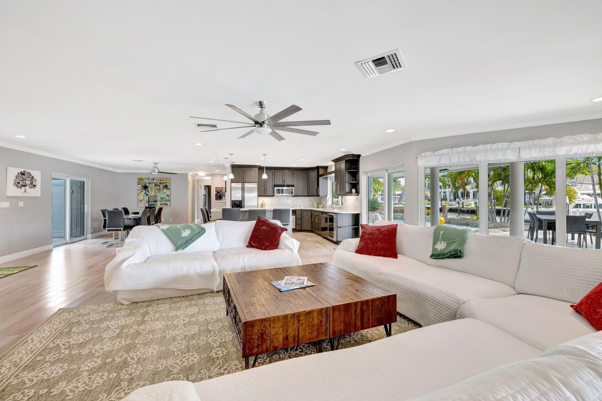 288 S Tradewinds Ave