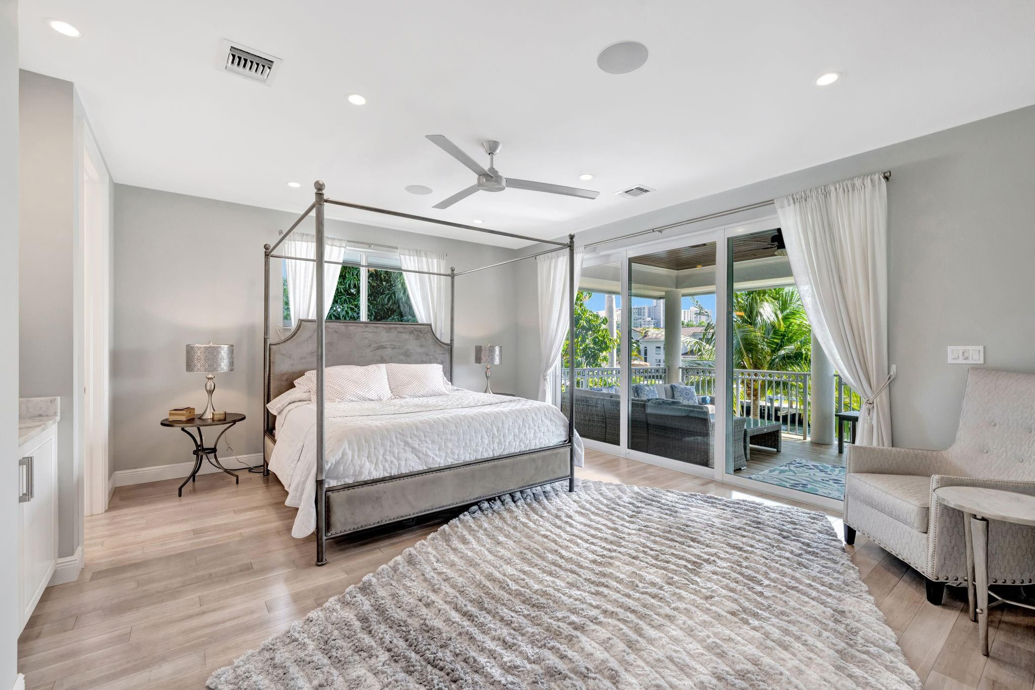 288 S Tradewinds Ave