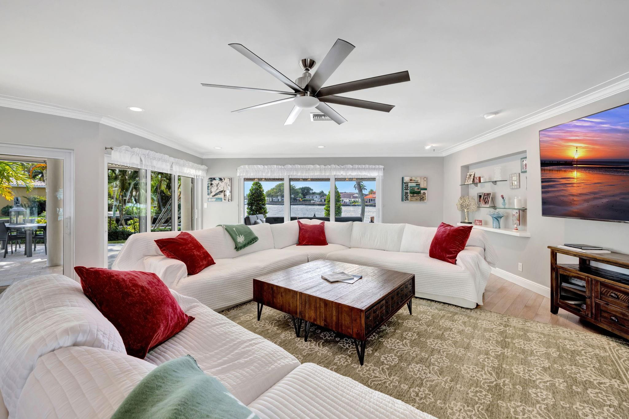 288 S Tradewinds Ave