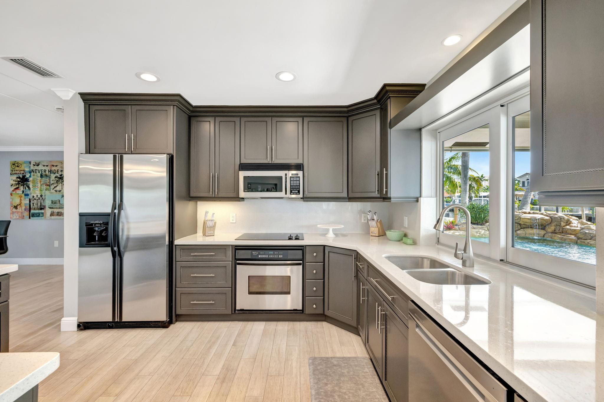 288 S Tradewinds Ave