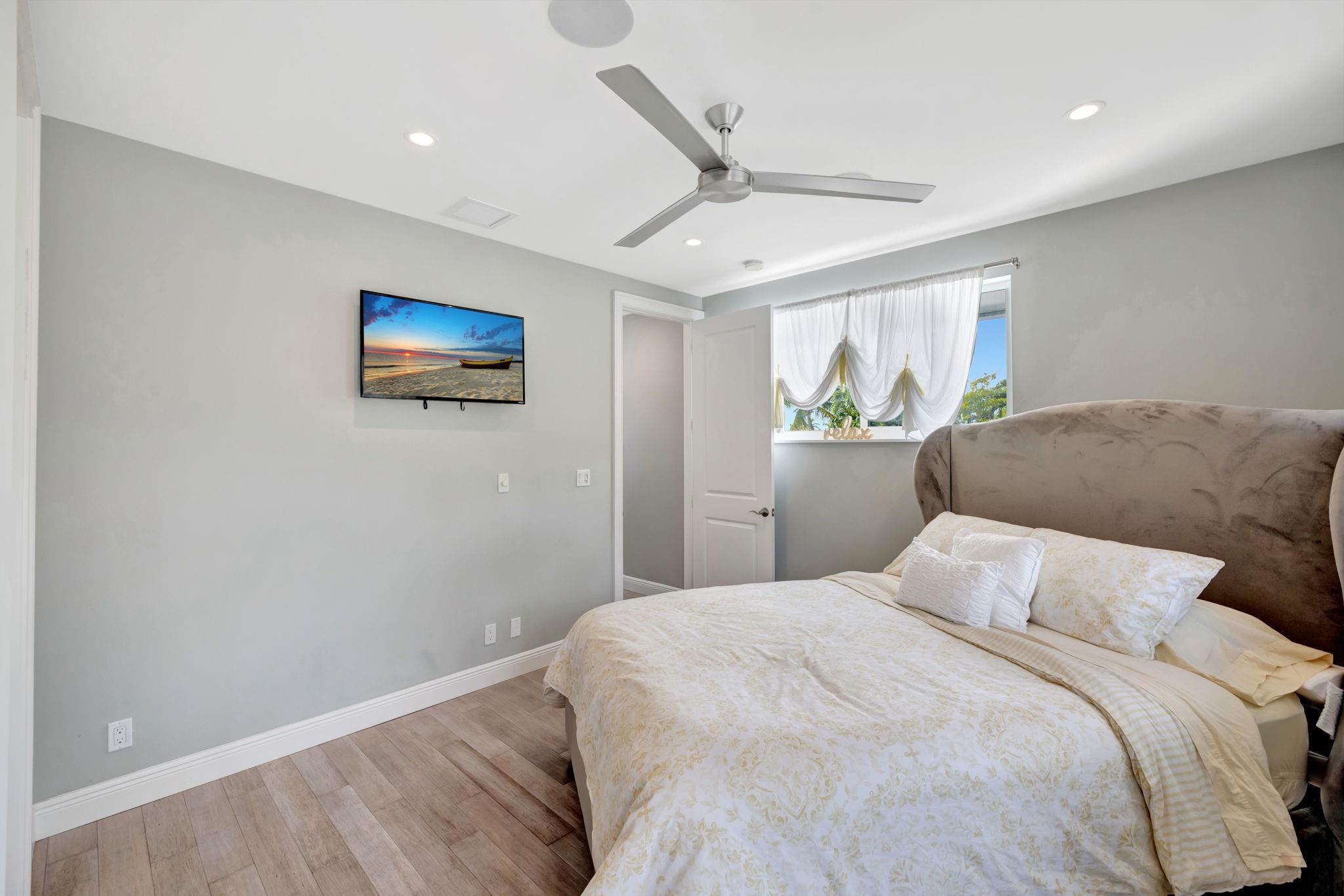 288 S Tradewinds Ave