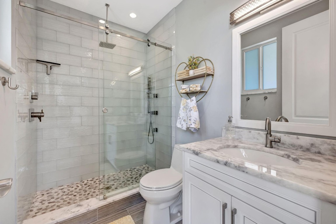 288 S Tradewinds Ave