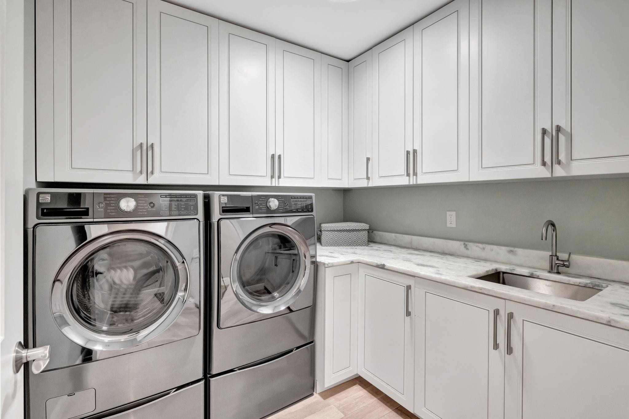 288 S Tradewinds Ave