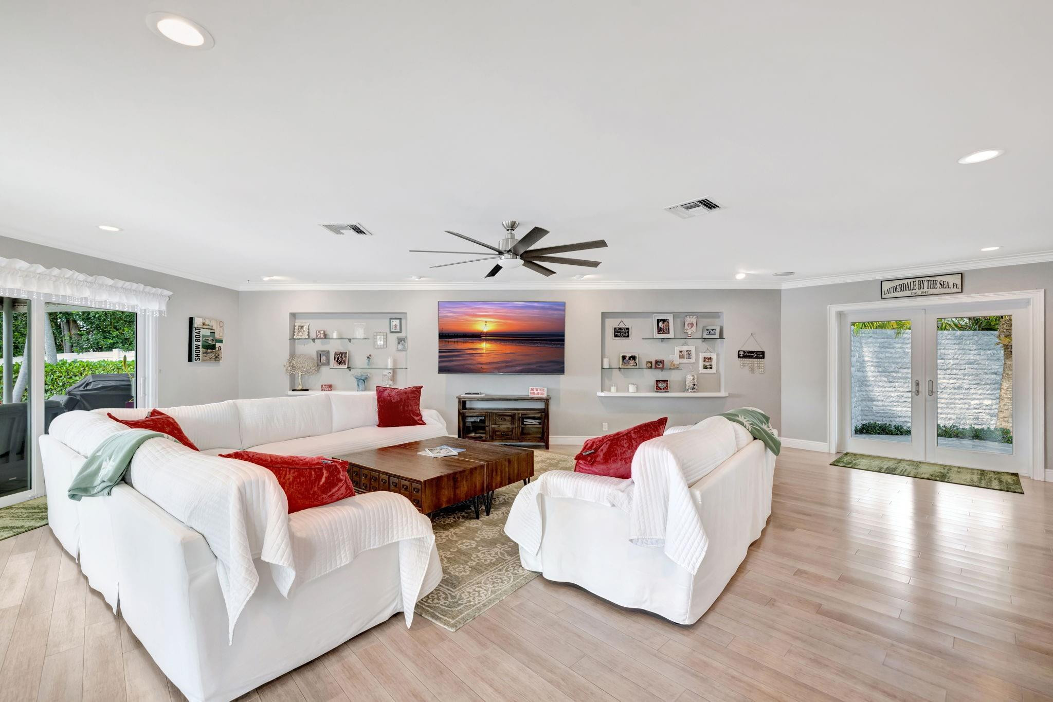 288 S Tradewinds Ave