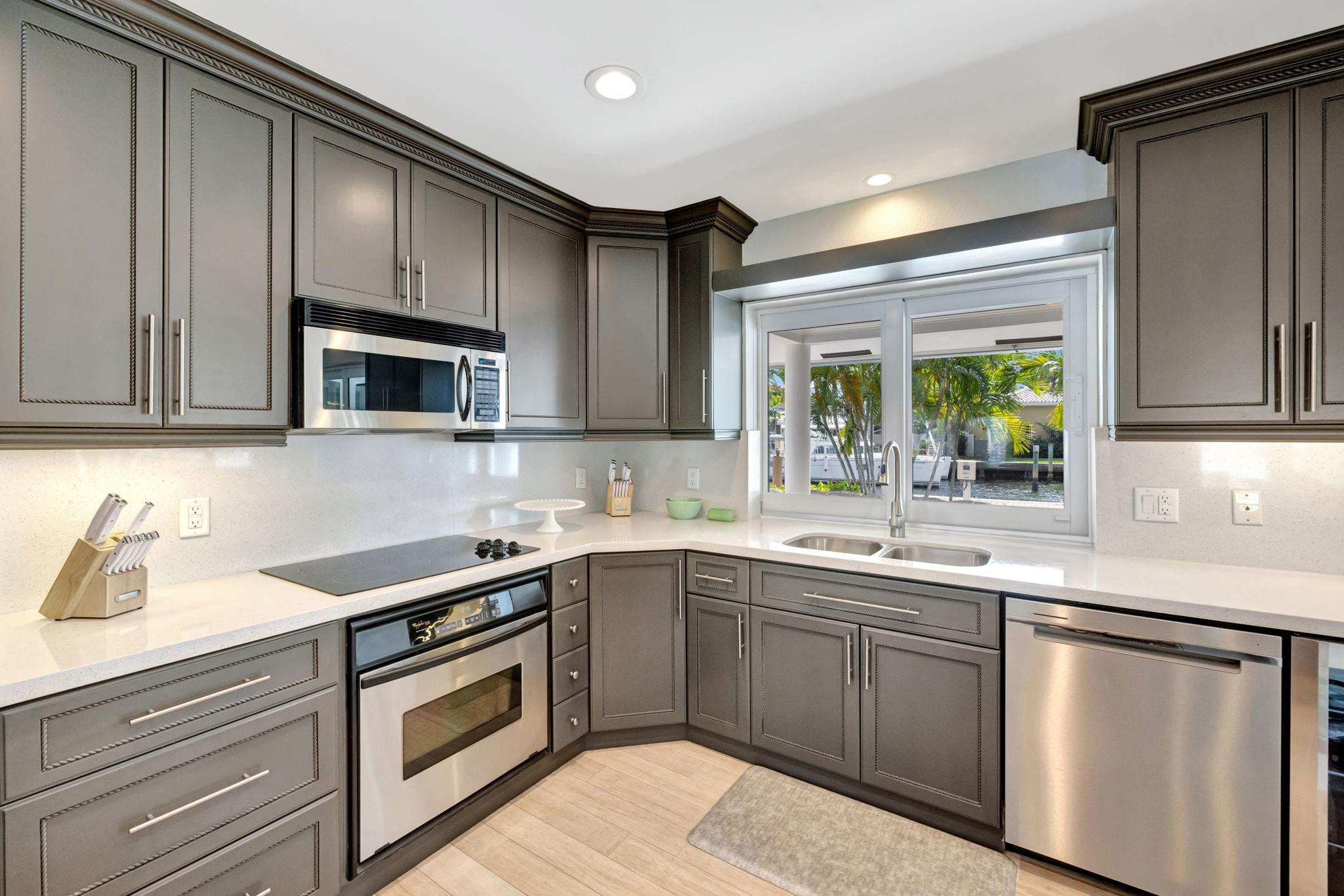 288 S Tradewinds Ave