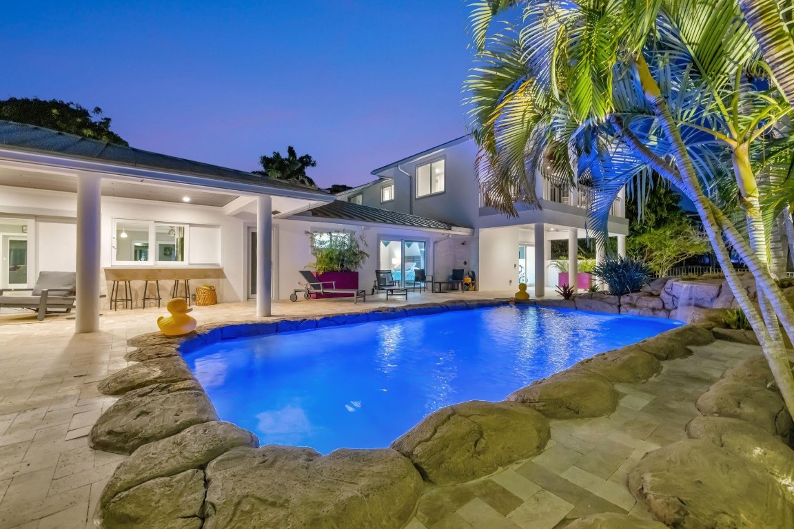 288 S Tradewinds Ave