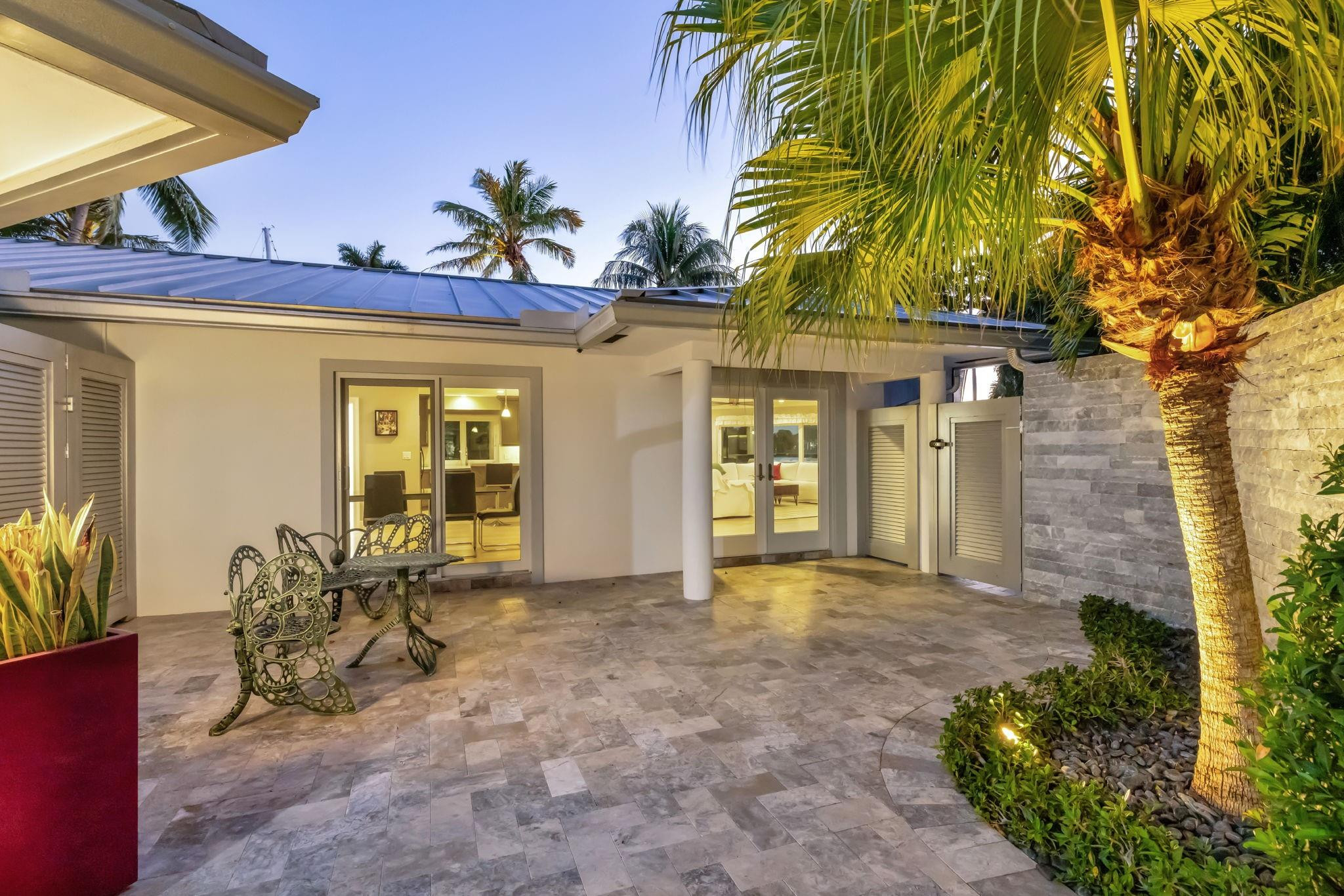 288 S Tradewinds Ave