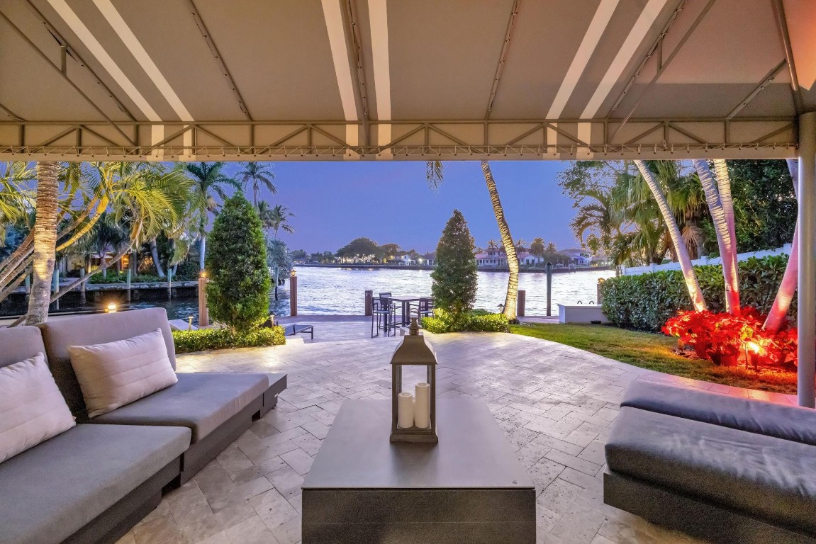 288 S Tradewinds Ave