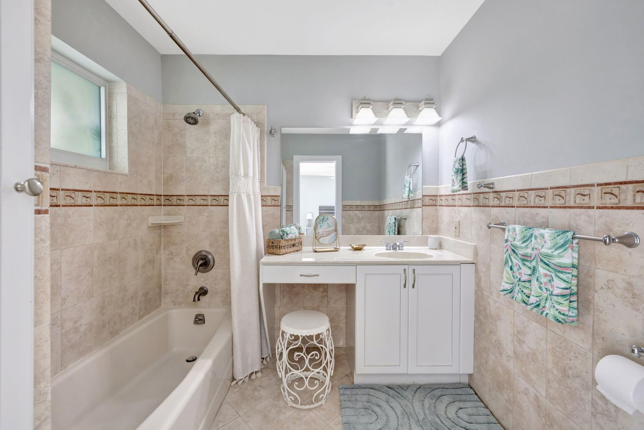 288 S Tradewinds Ave