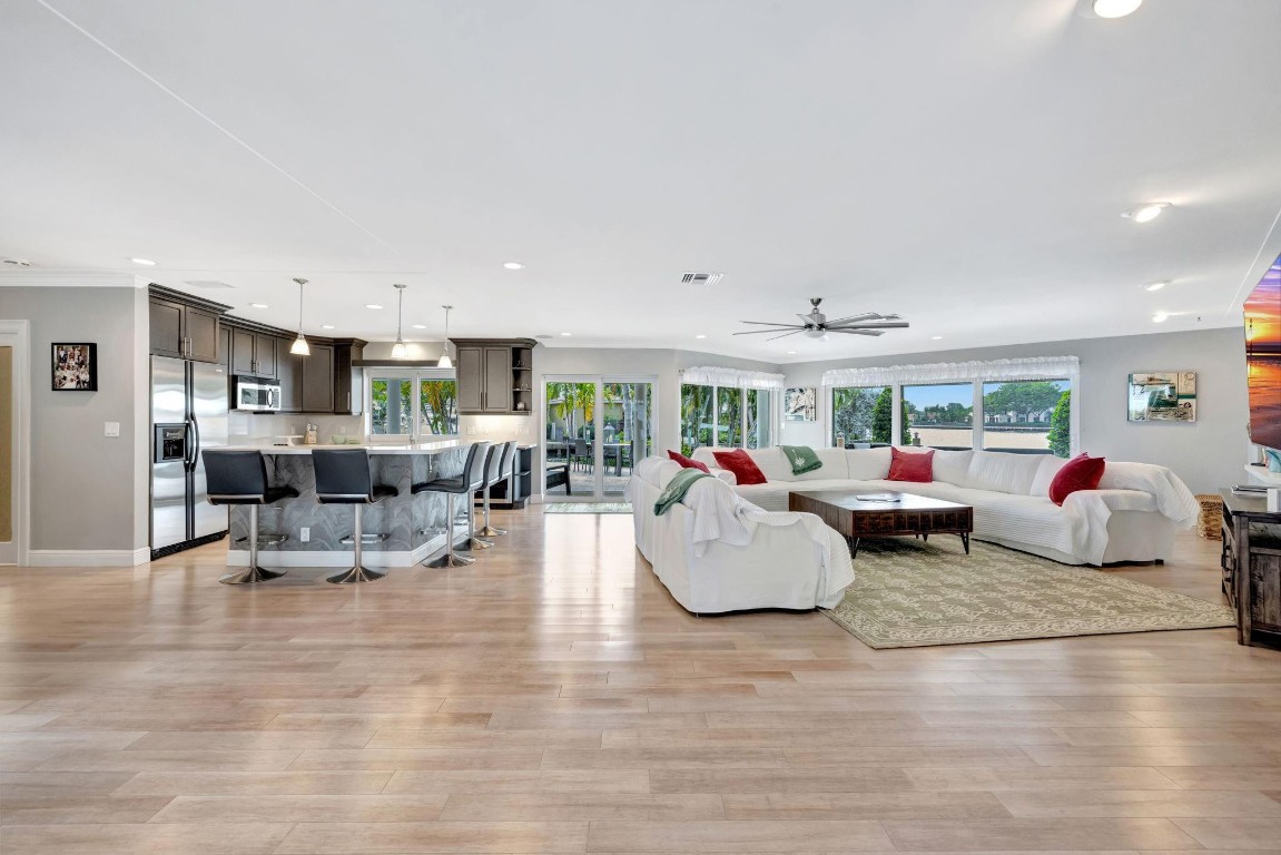 288 S Tradewinds Ave