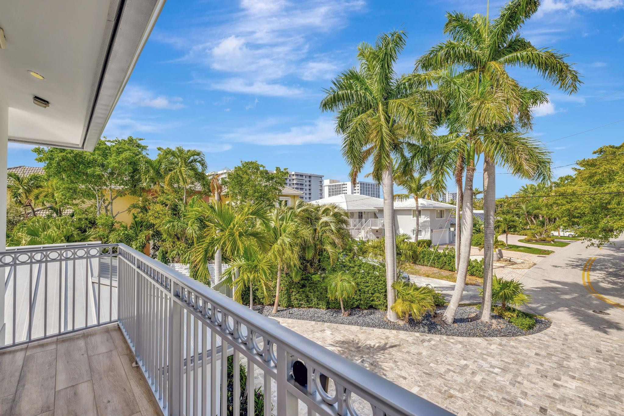 288 S Tradewinds Ave