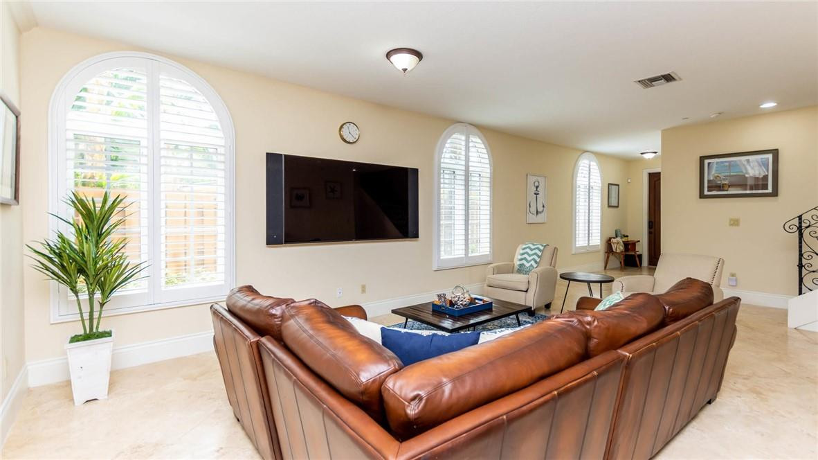 227 Garden Ct
